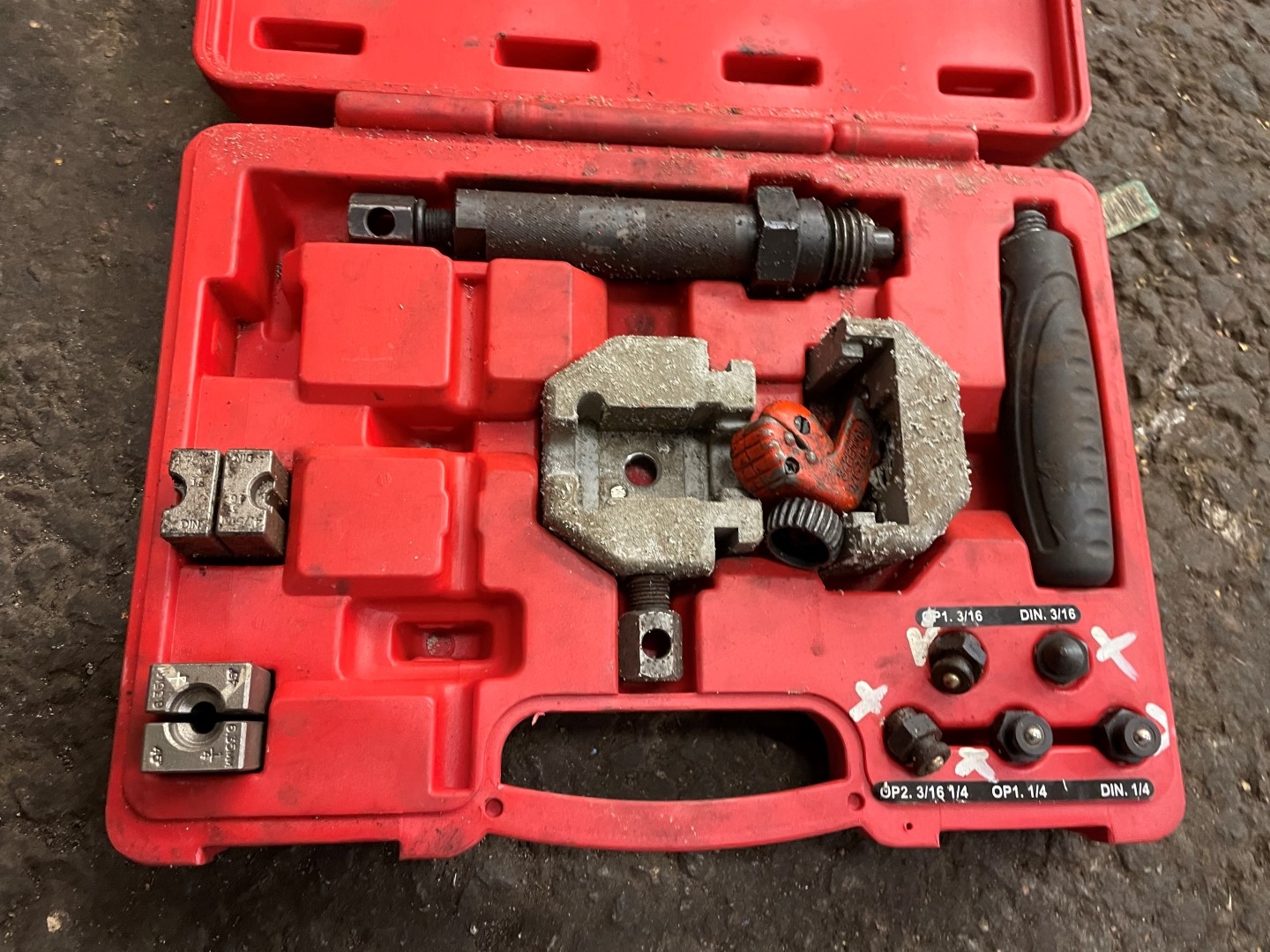 Special tools for king tools, threading tools, bits etc. PS Auction