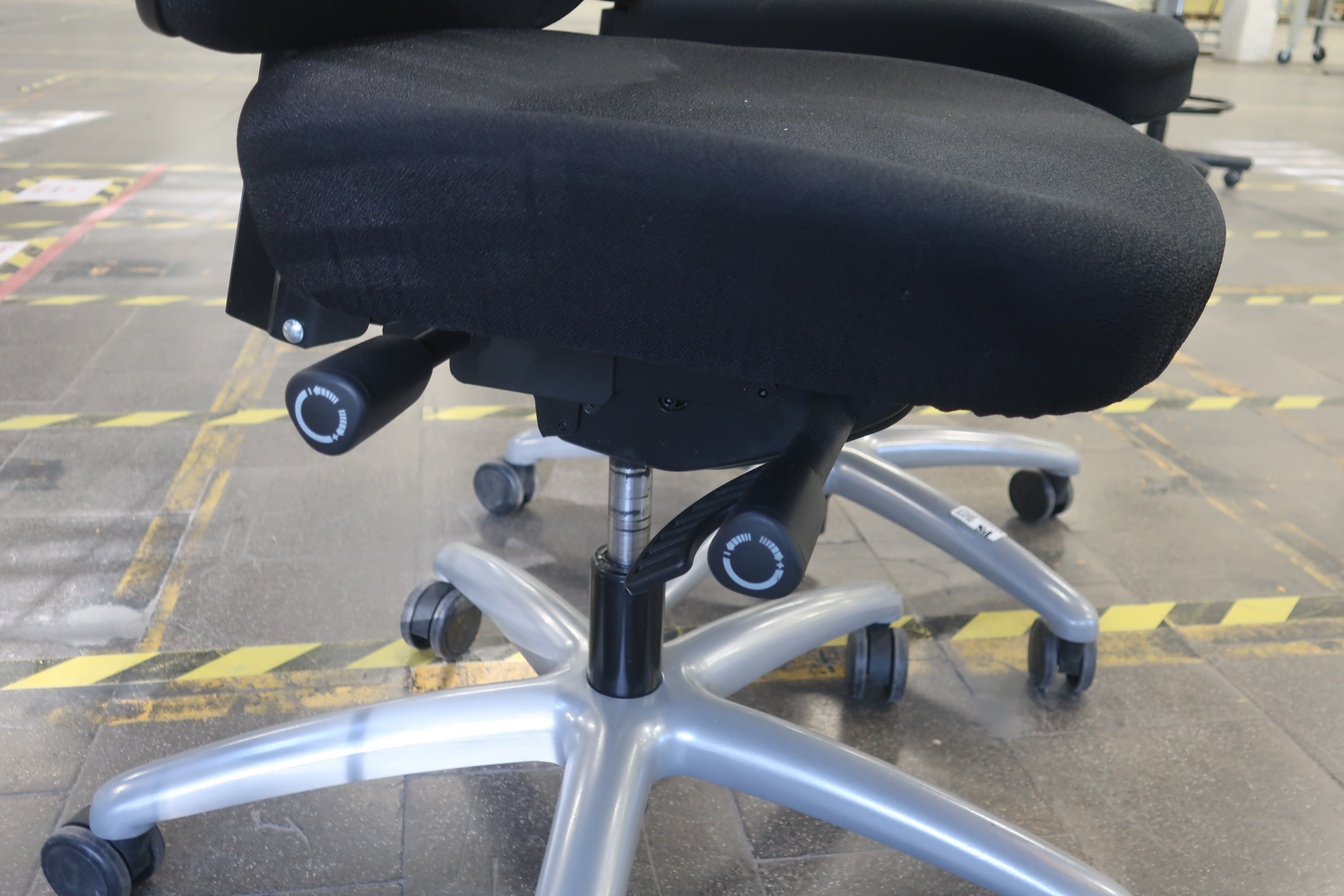 Office chairs, 2 pieces PS Auction We value the future Largest in