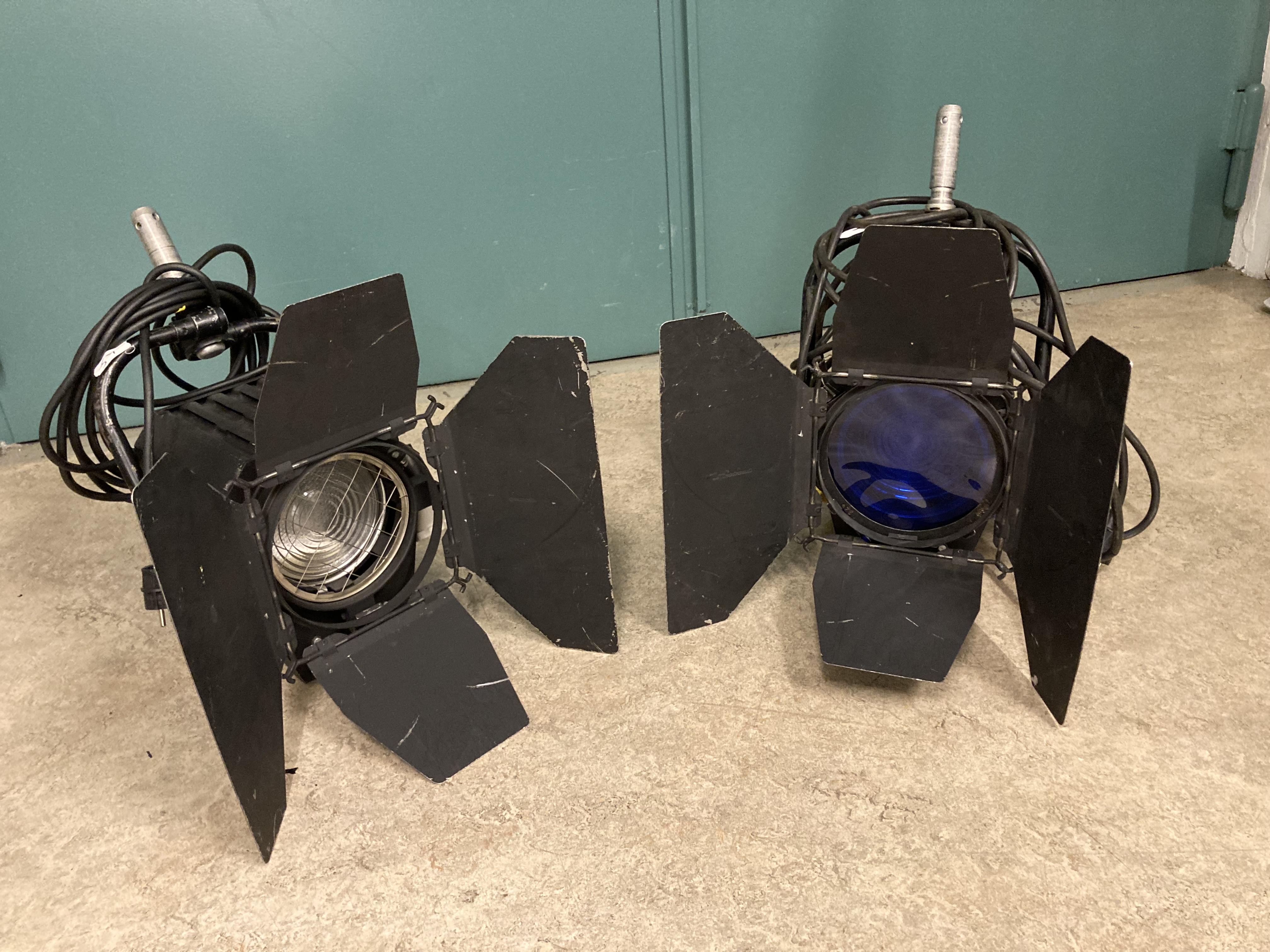 廃盤品　Quartz テント Quartzcolor Polaris 261 1kW Lights x 2 - PS Auction - We