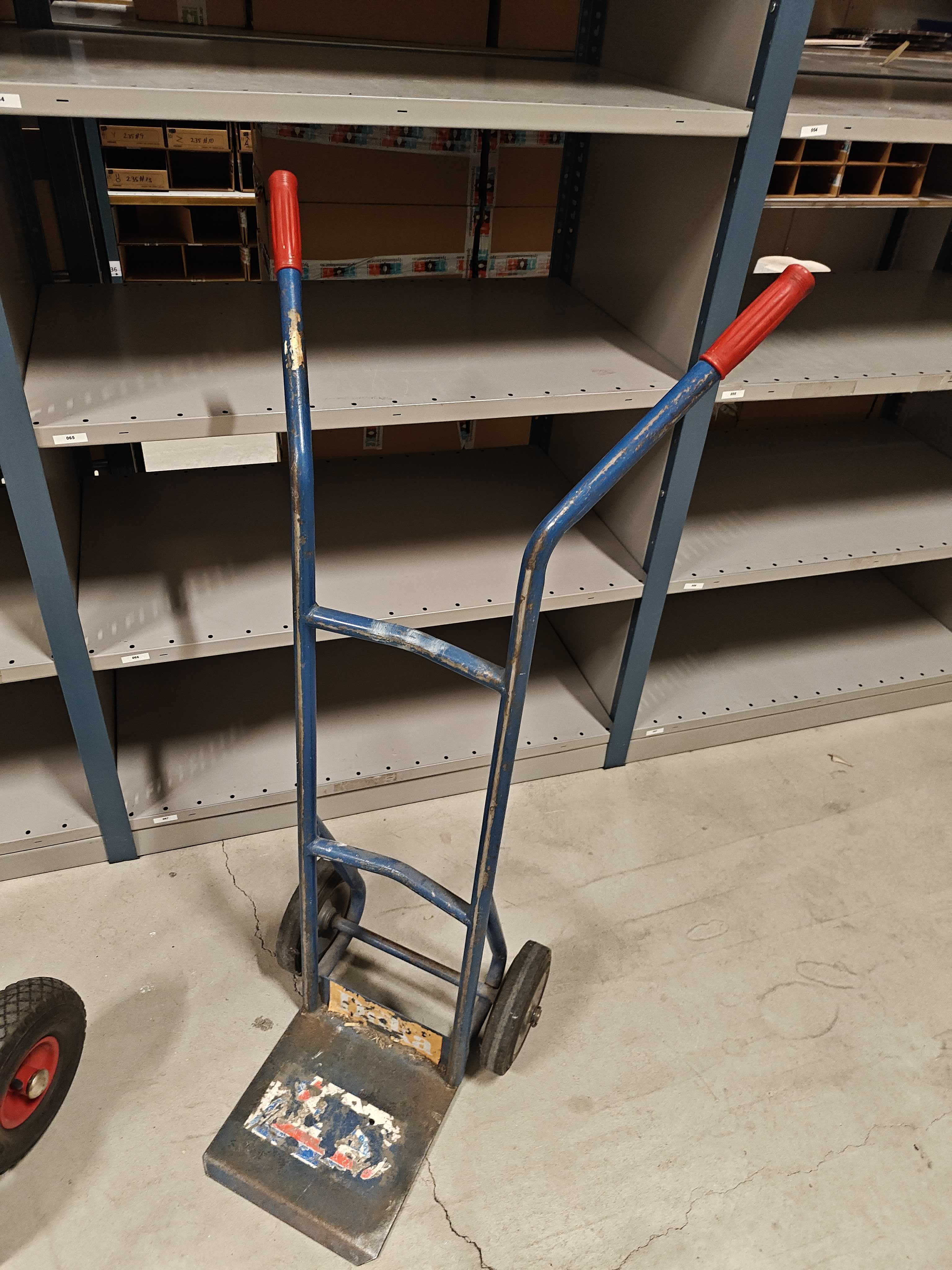 Two stilts - PS Auction - We value the future - Largest in net auctions