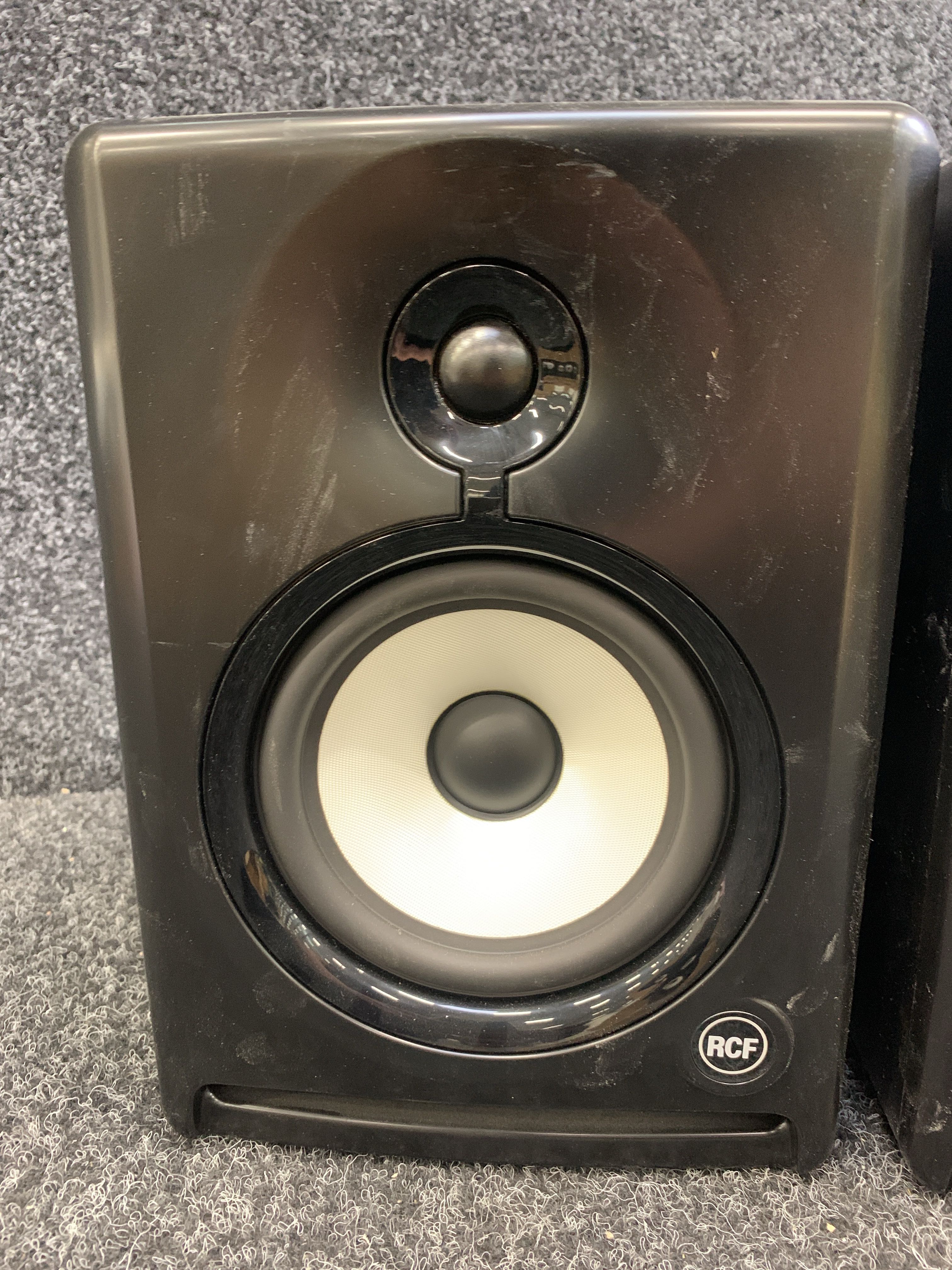 2 st Högtalare RCF AYRA Six Active professional monitor - Auktioner ...