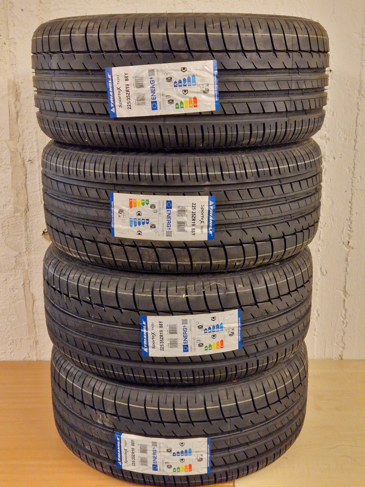 4st nya däck, Triangle Sportex TH201 225/35ZR19 - Units - Ledande på ...