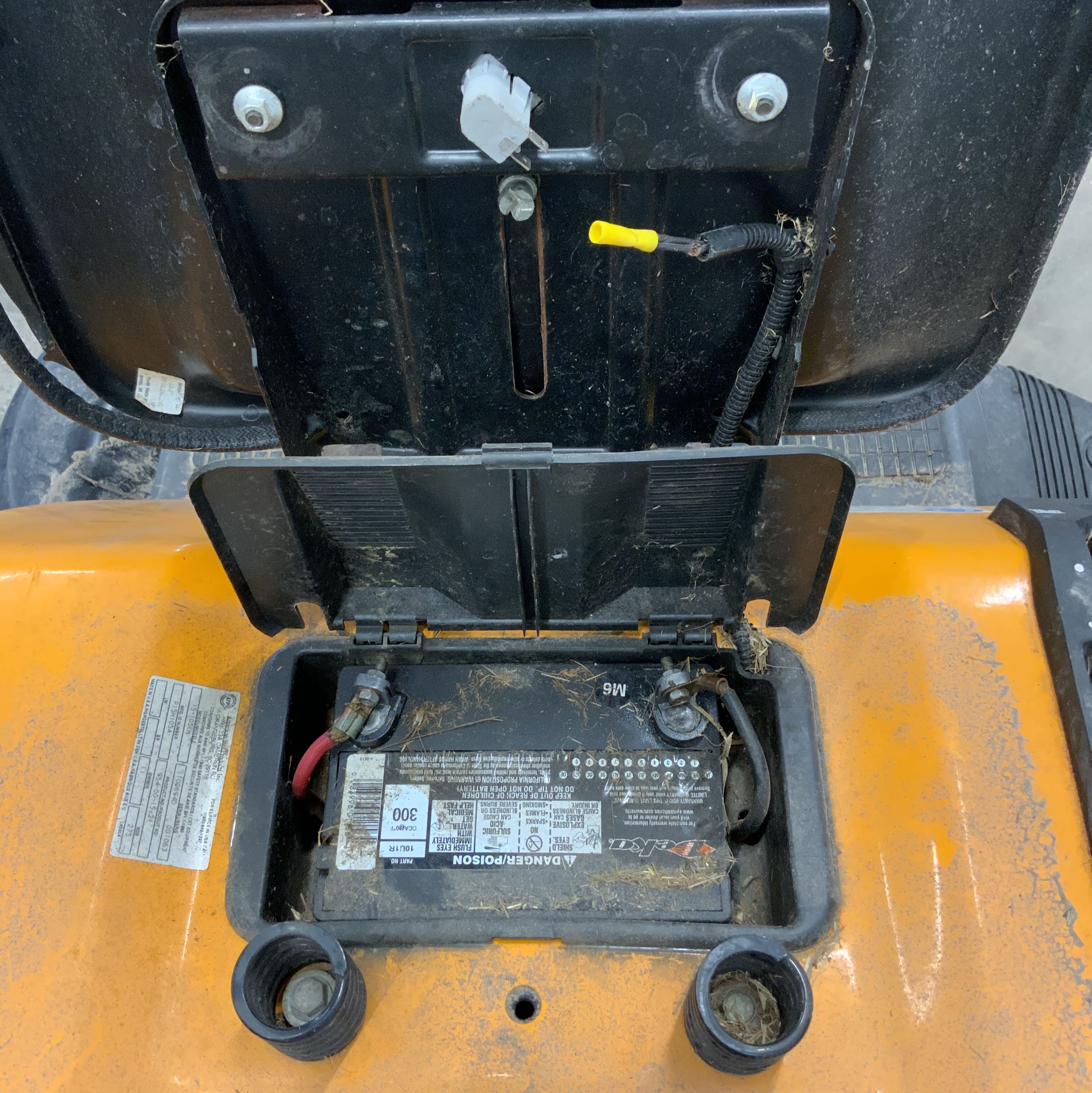 Riding Lawn Mower Partner (Hydrostat, 15.5 HP B&S) PS Auction We