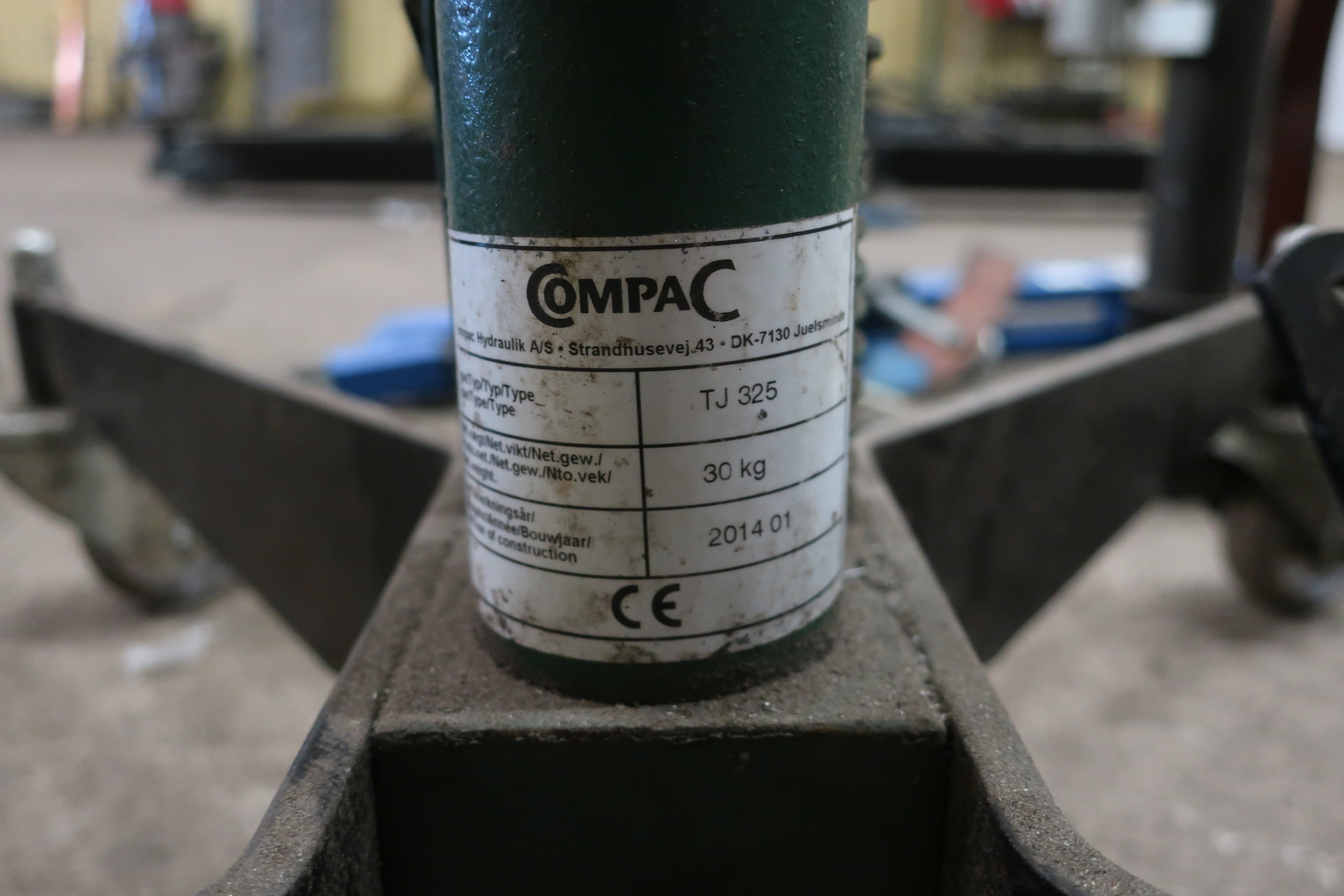 Compac gearbox lift, Wallmek spring compactor and Pichler engine lift ...