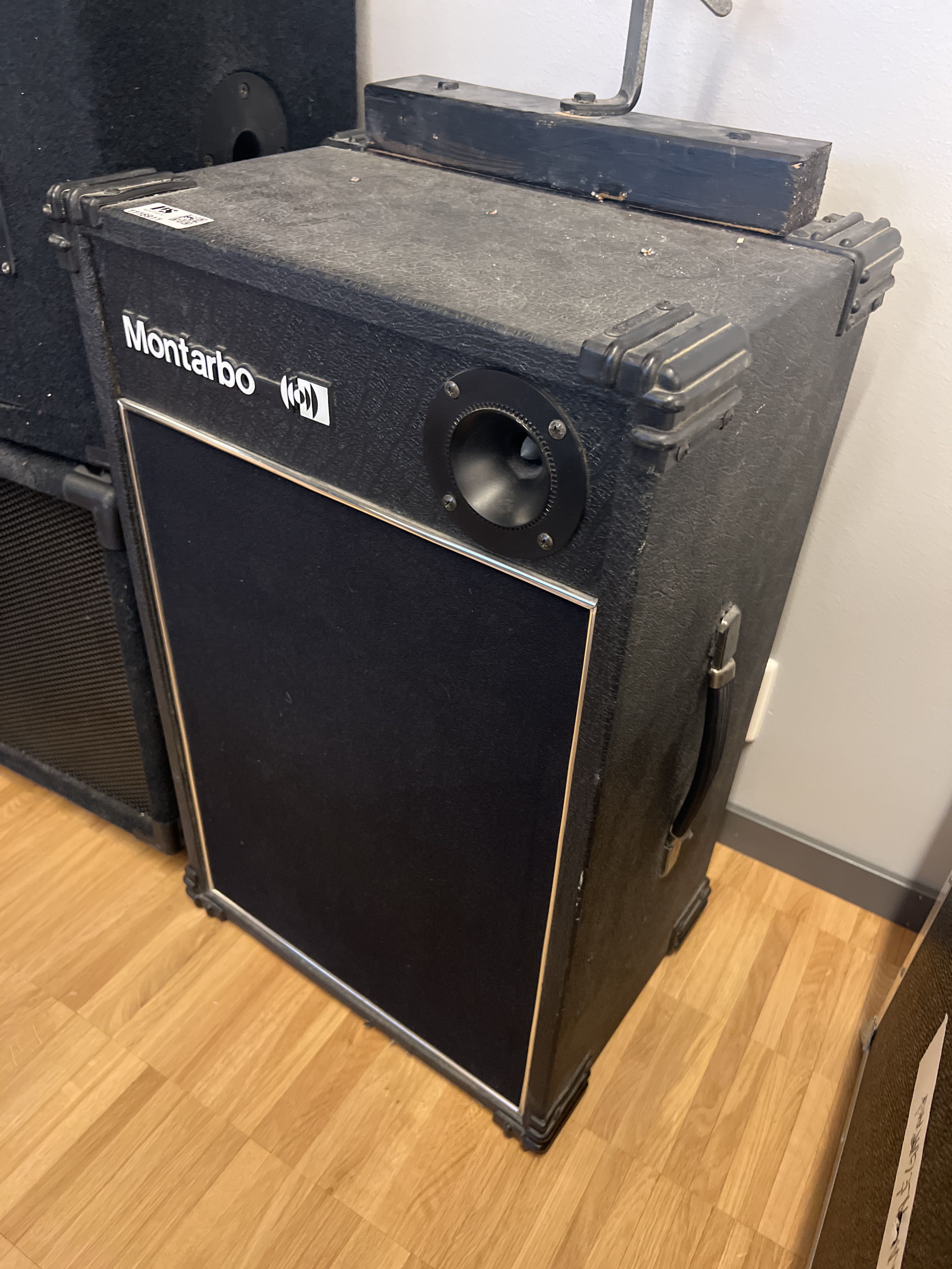 Passive speakers 4 Montarbo/Yorkville PS Auction We value the