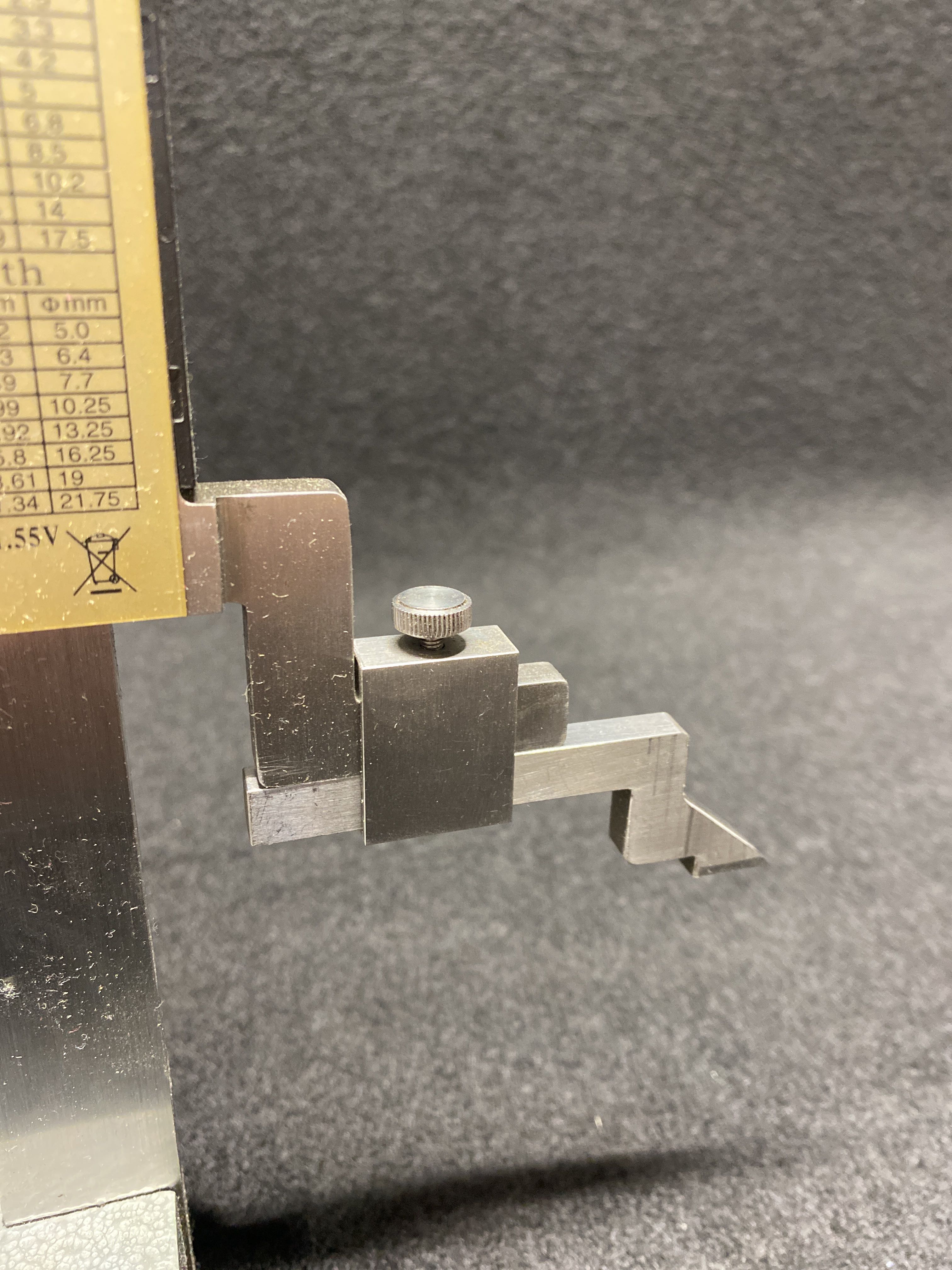 Digital height gage 0-300mm - PS Auction - We value the