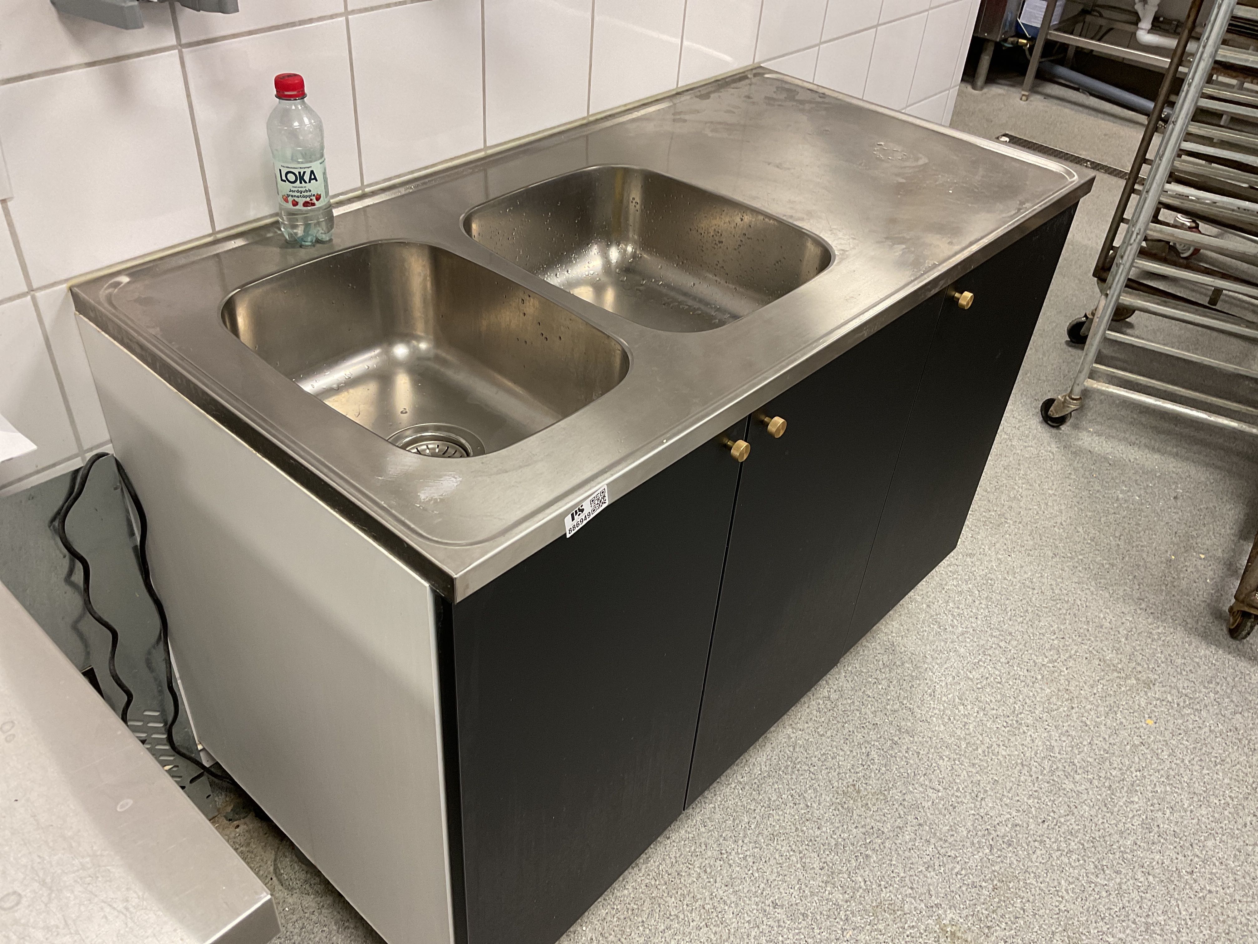 Diskbänk med skåp - Auktioner online - Nätauktioner & Konkursauktioner ...