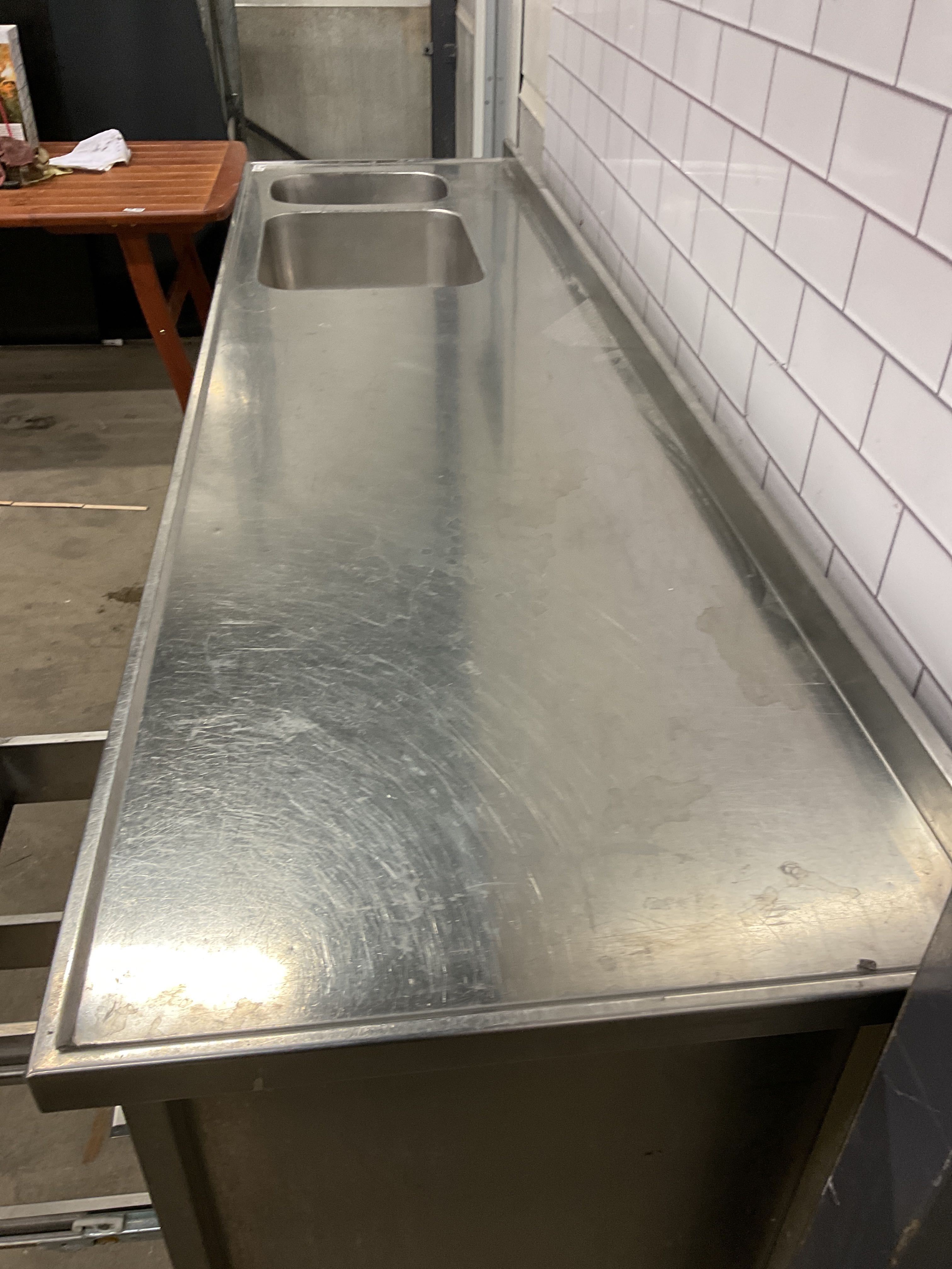 Disk sorting bench with top shelf - PS Auction - We value the future ...