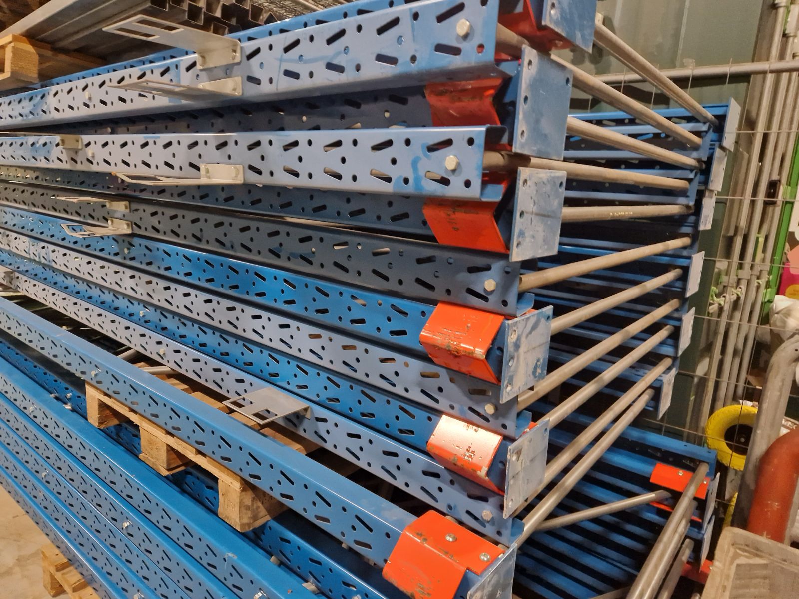 Pallet rack 19 sections, 4.5 meters high - PS Auction - We value the ...