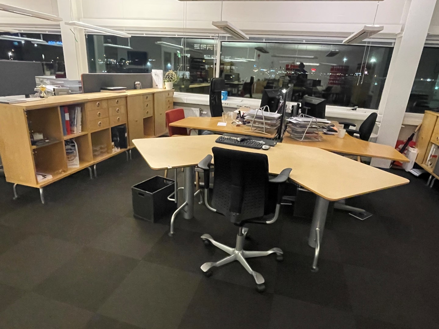 Office workstations 3 pcs, raise and lower desks PS Auction We