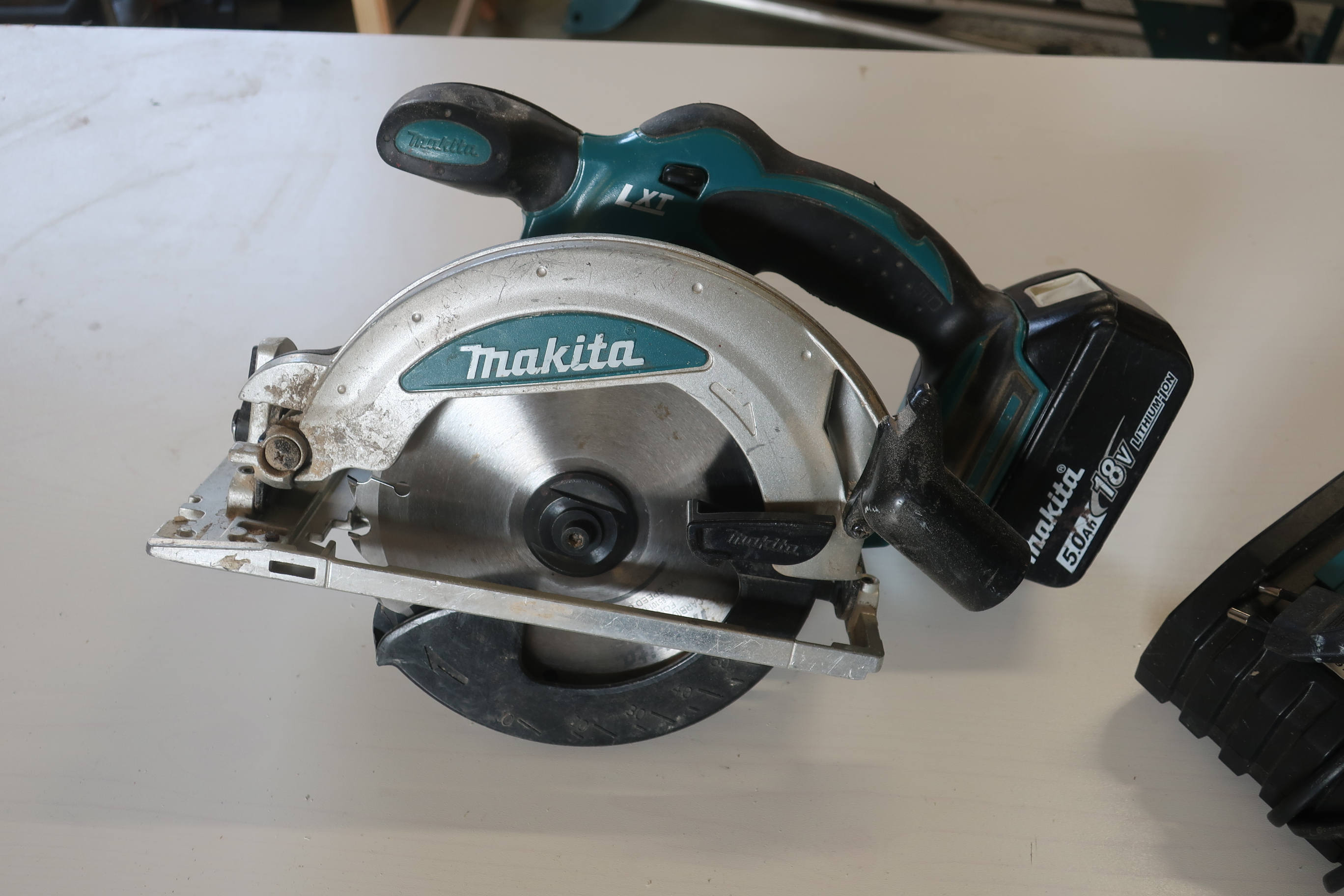 Makita dss610 online