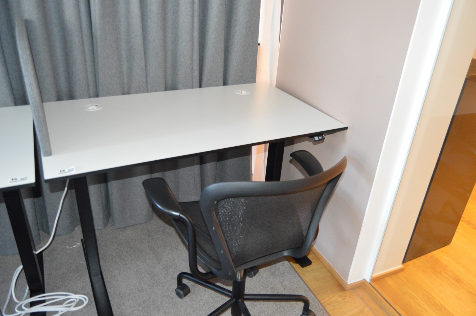 1 st Höjsänkbart skrivbord med stol 120x70 Nätauktioner 1 st Höjsänkbart skrivbord med stol 120x70 Nätauktioner