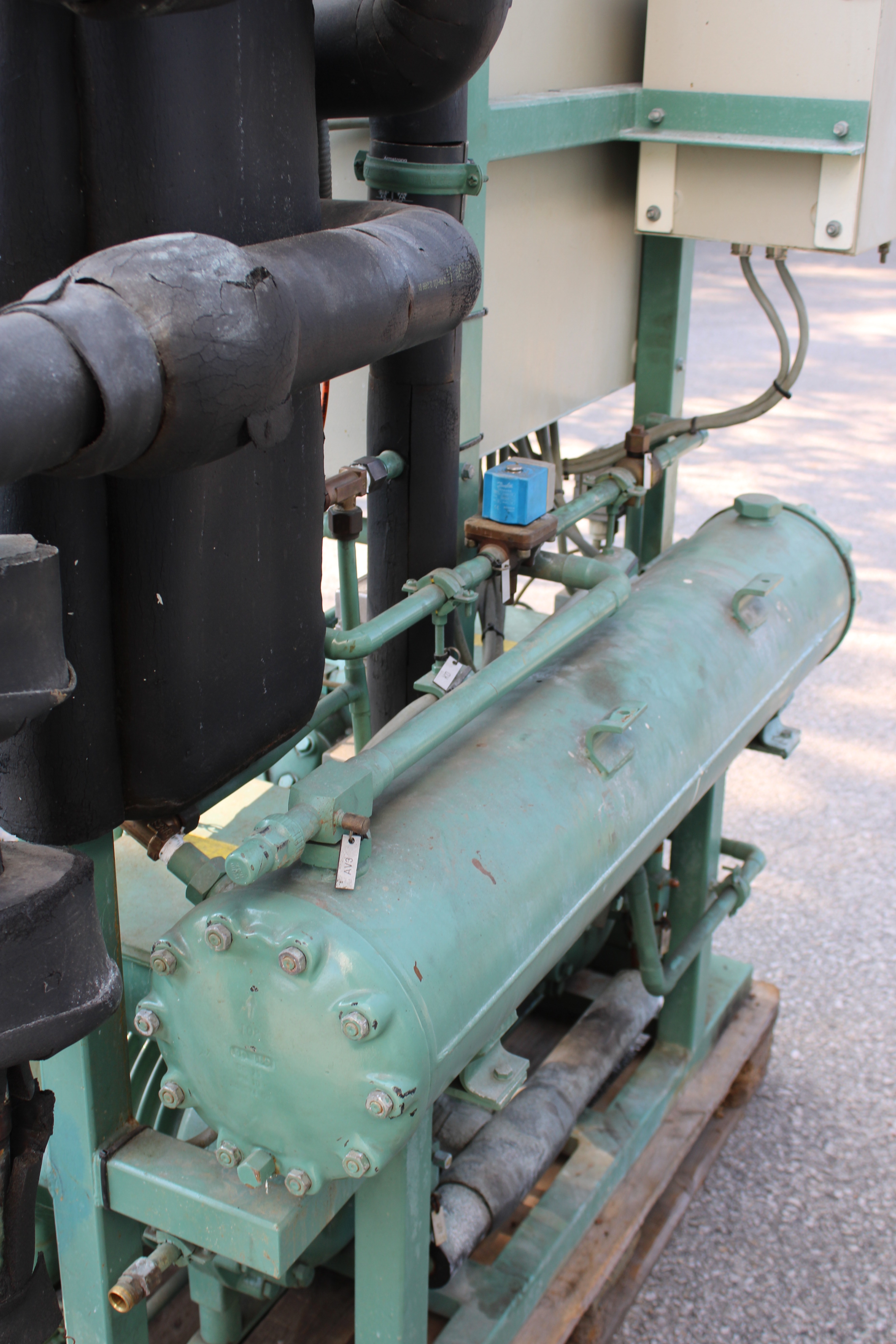 X92 Df Compressor Cooling unit with dual compressors - York ML 48-NSP - PS Auction - We ...