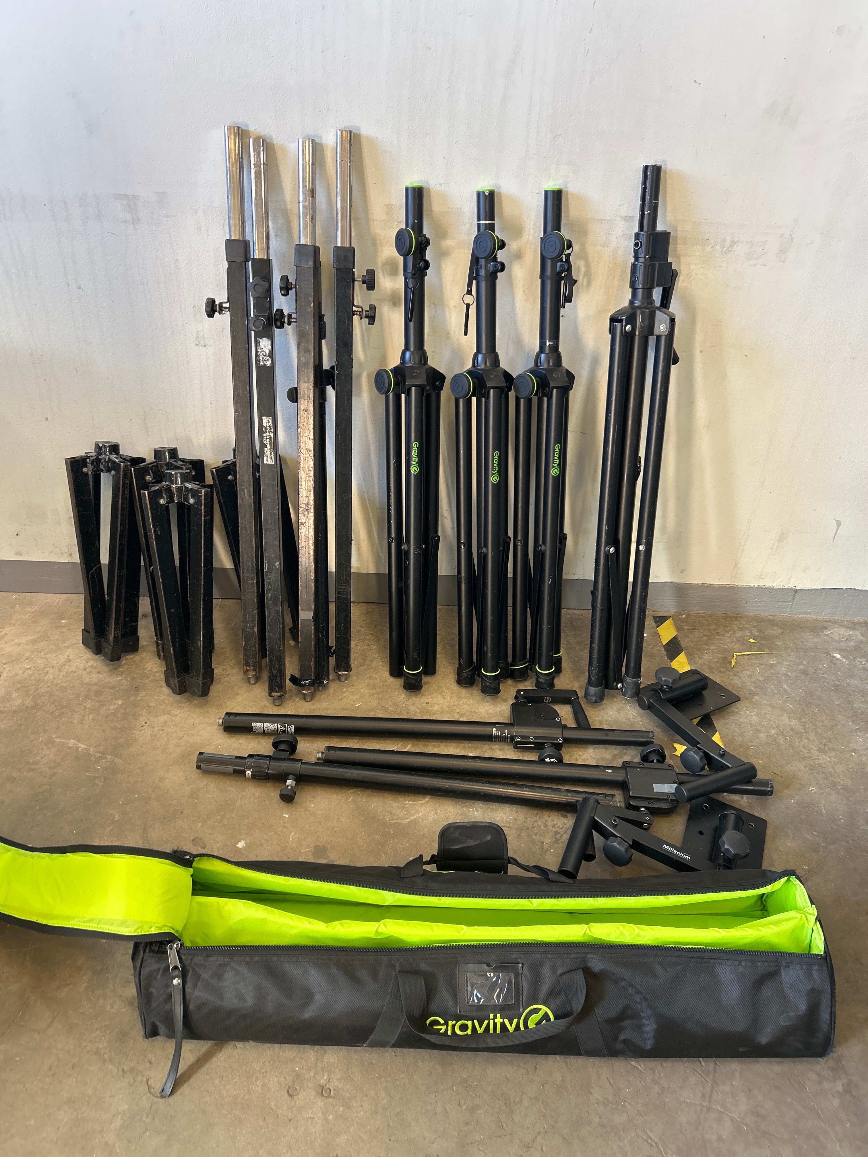Speaker stands in different models - PS Auction - We value the future ...