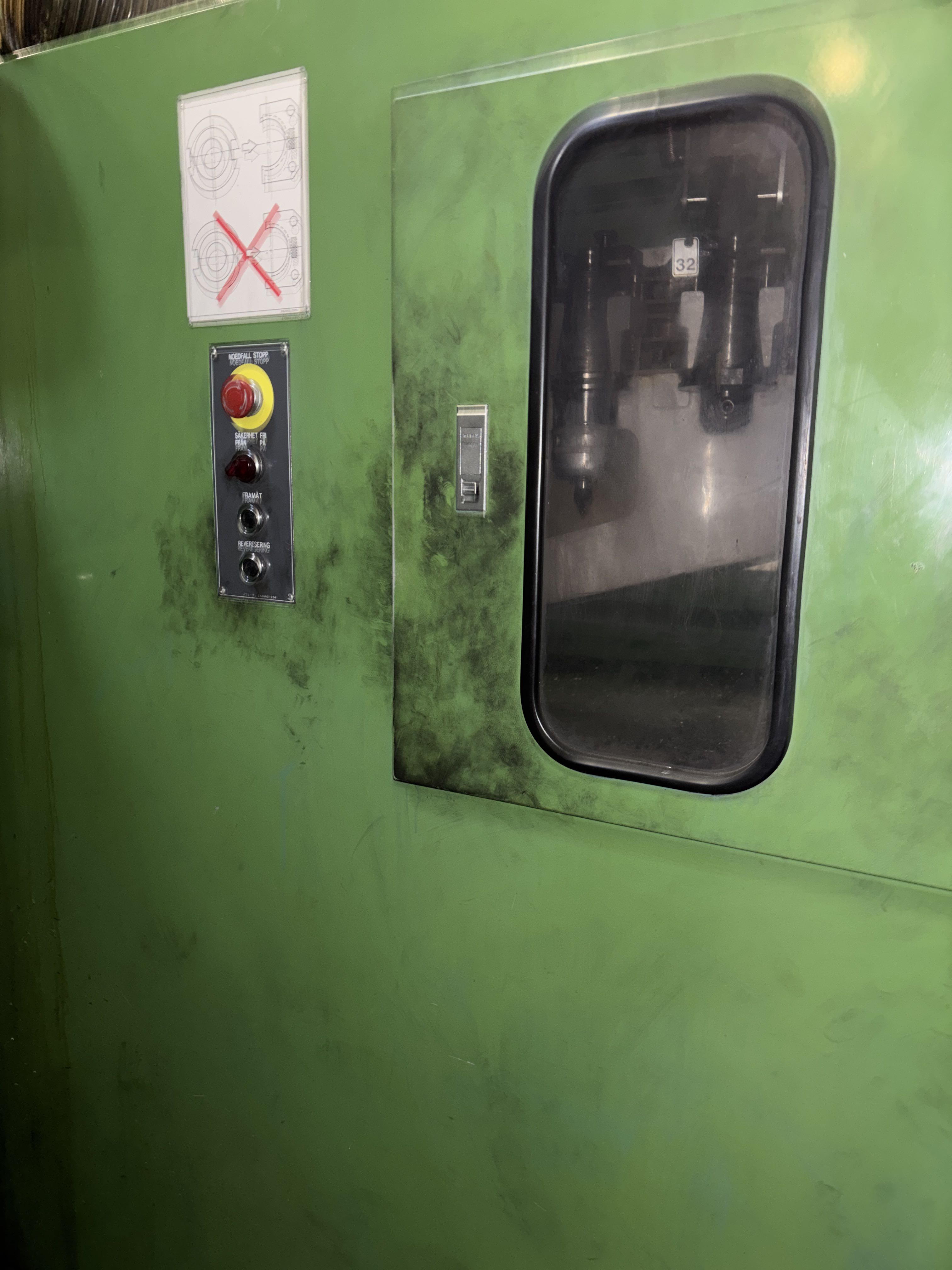 Machining center - Mazak AJV-25/405 - PS Auction - We value the