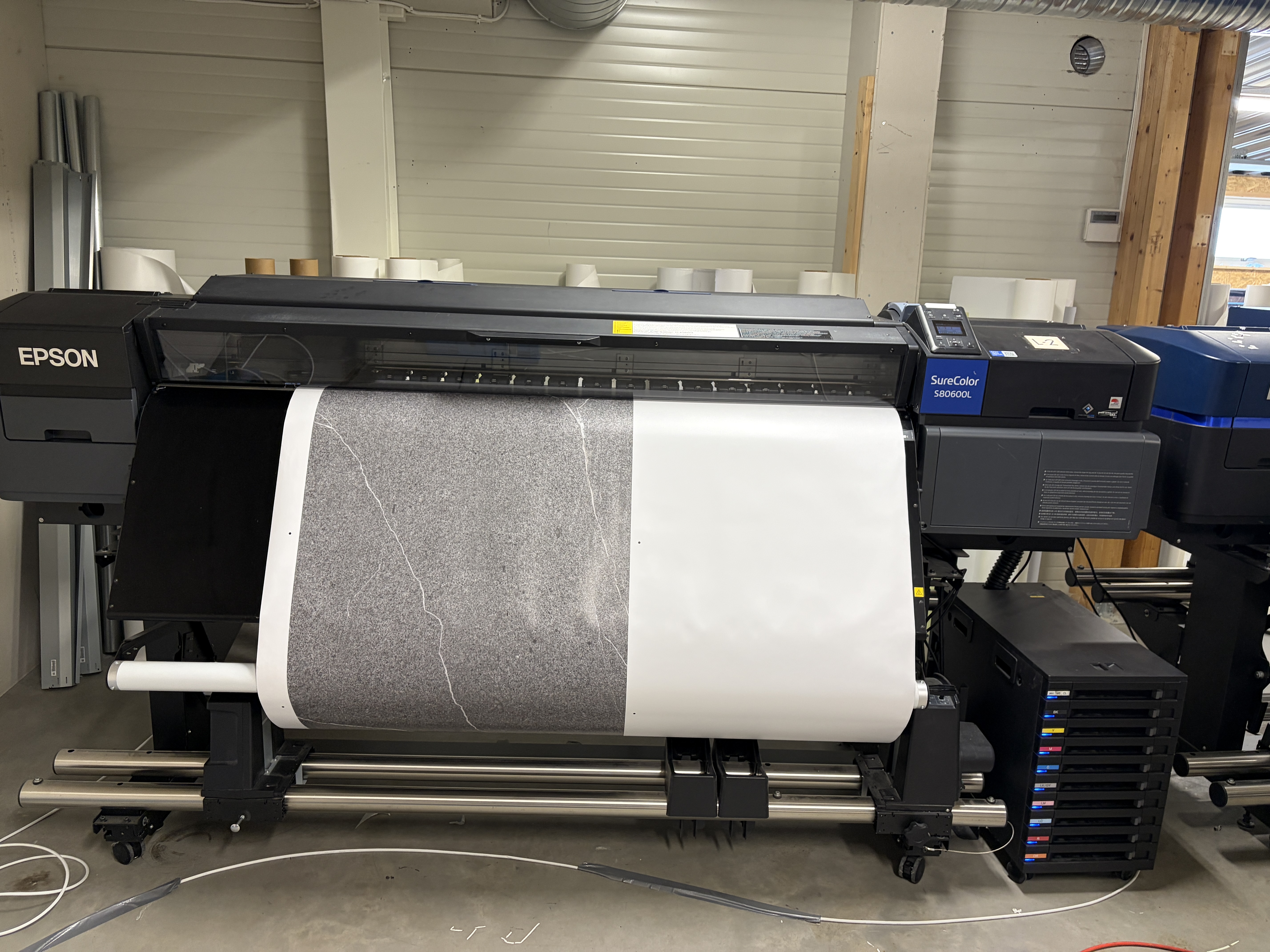 Förhandsvisning av video för Storformatsskrivare – Epson SureColor SC‑S80600L – 2023