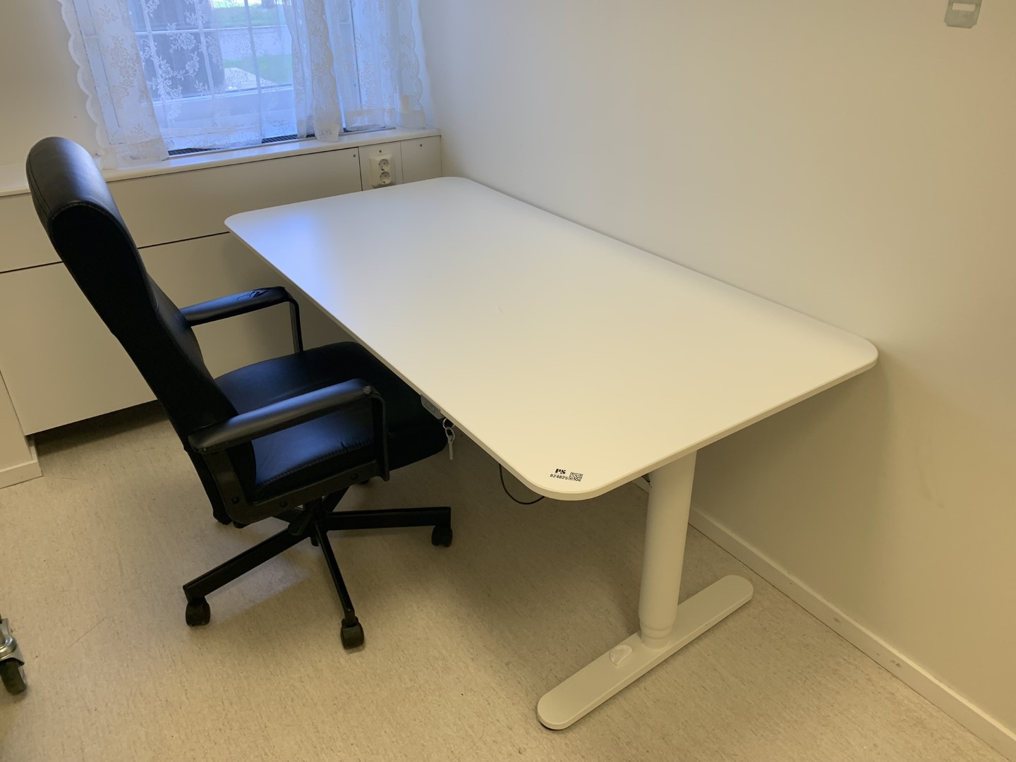 Desk raise/lower electric, office chair PS Auction We value the