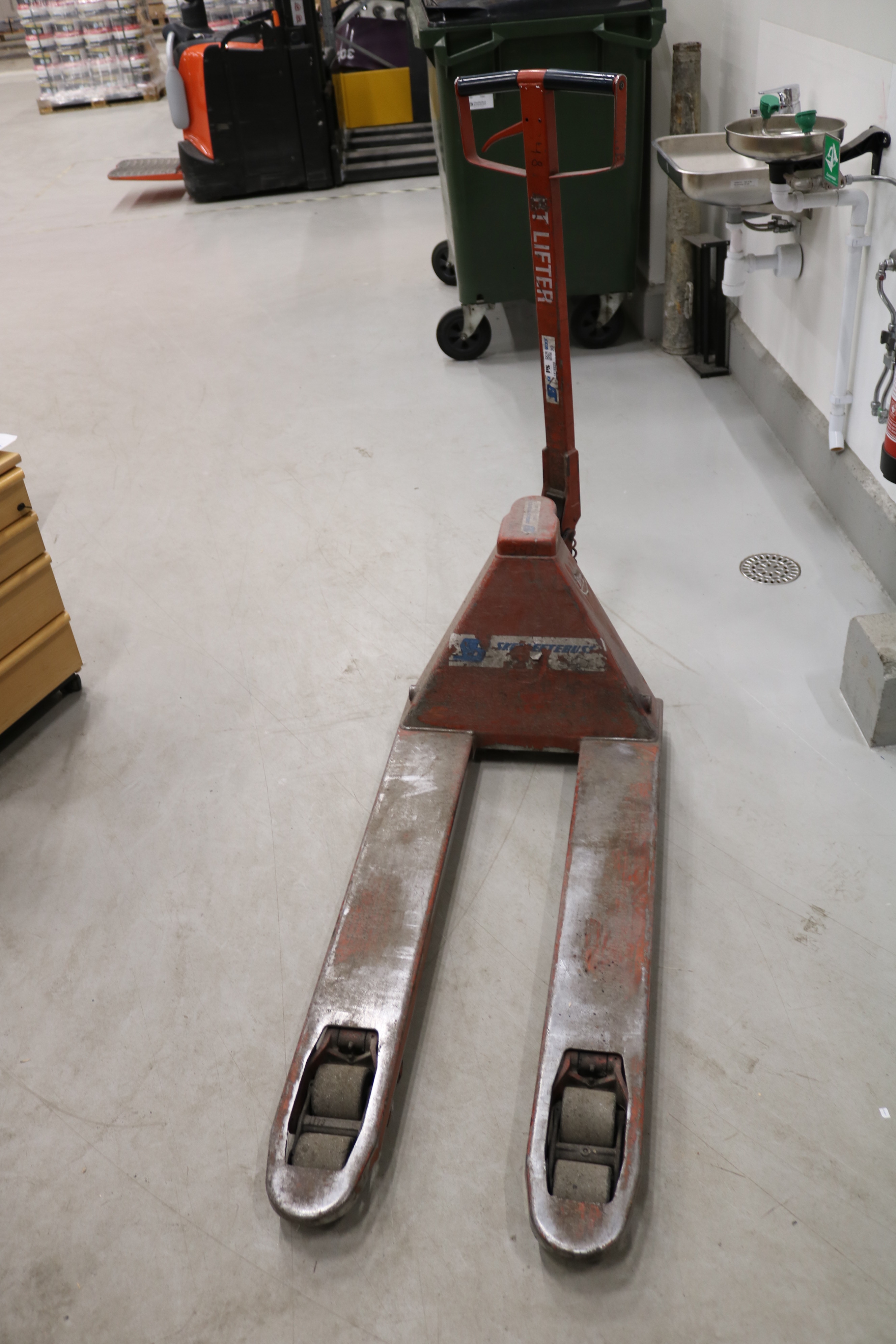 Pallet truck BT Lifter - PS Auction - We value the future - Largest in ...