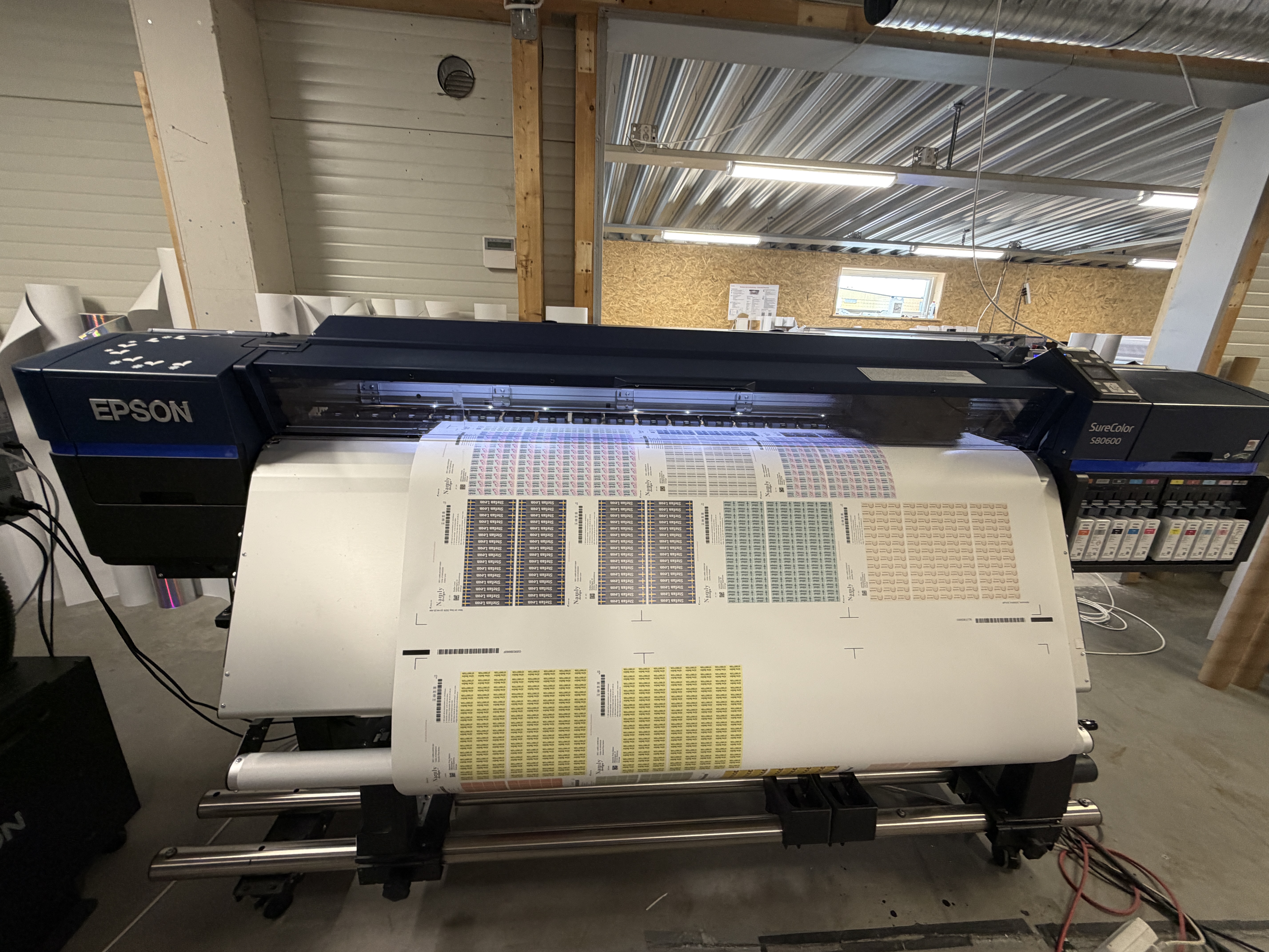 Video preview for Epson SureColor SC-S80600 2018 Large Format Printer – Professional