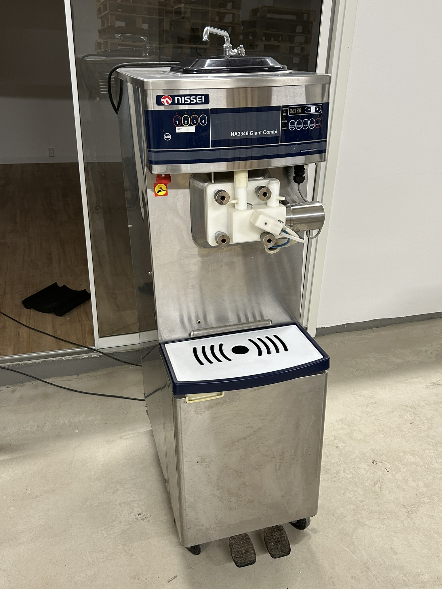NISSEI NA3348 Giant Combi – Soft Ice Cream Machine - PS Auction