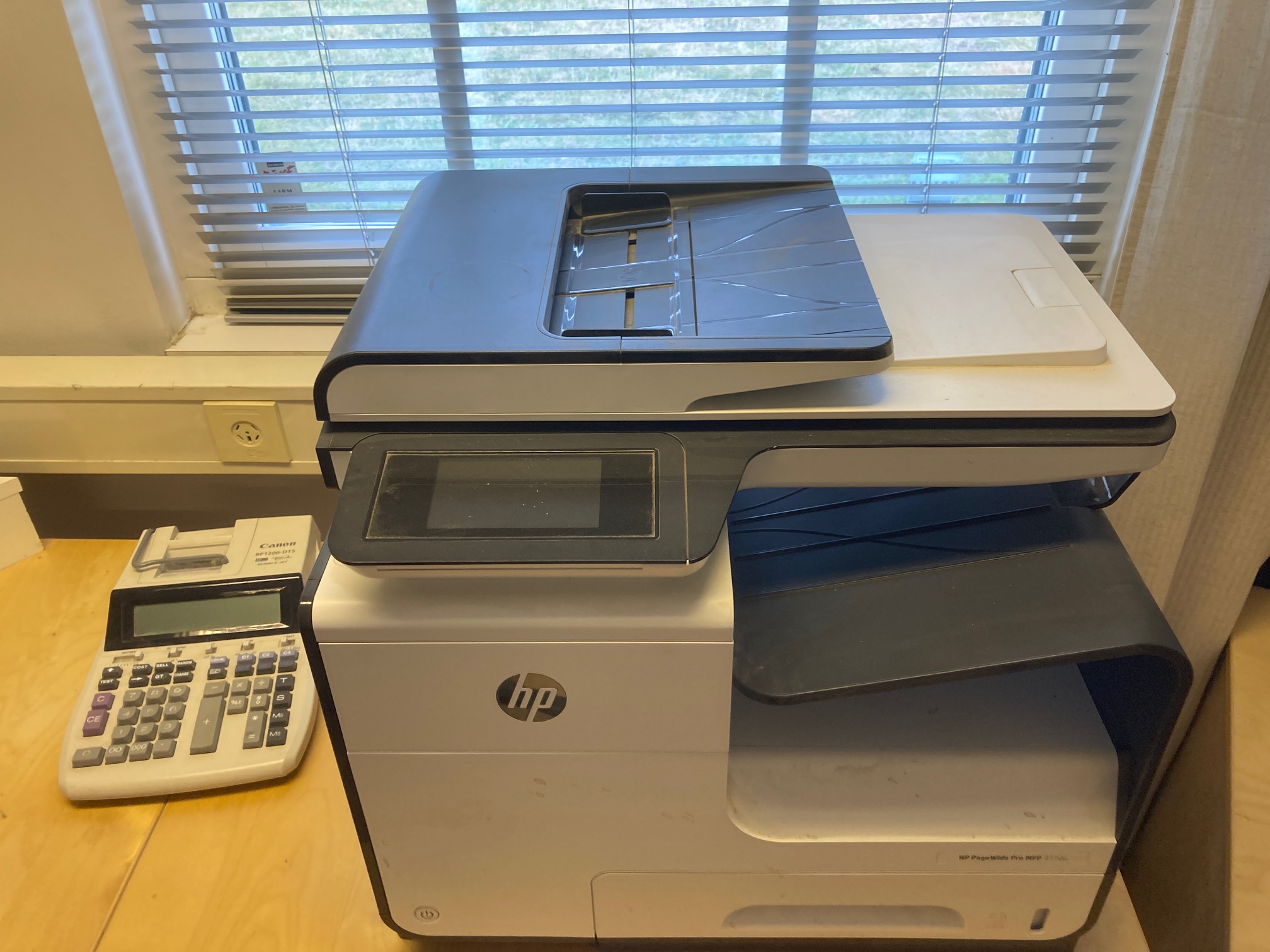 Office furniture Everything in the room. PS Auction We value the