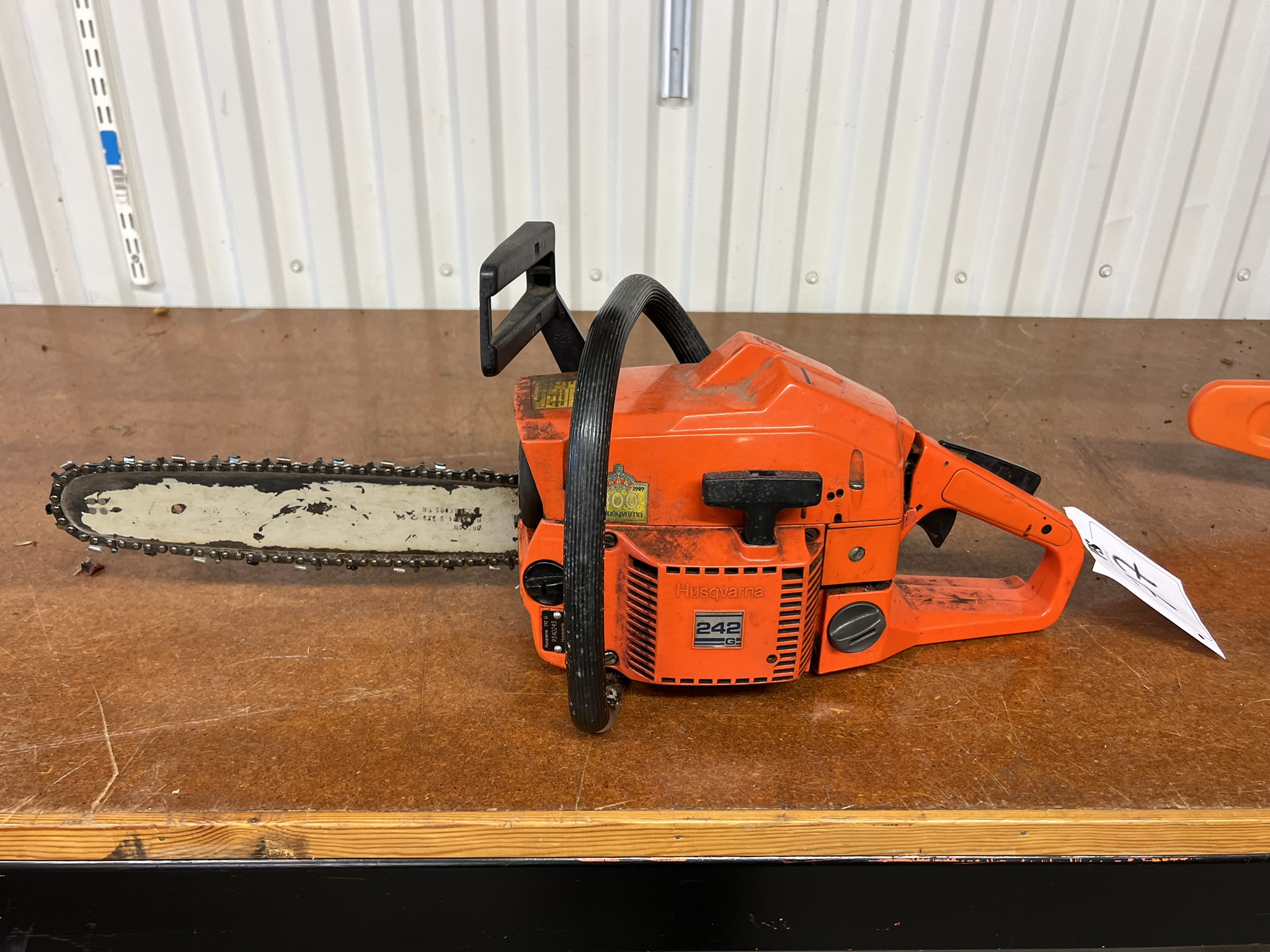 Chainsaw Husqvarna 242 G - PS Auction - We value the future 