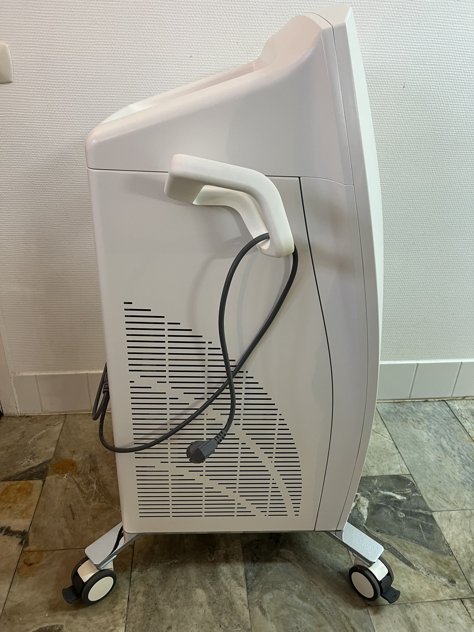 Fat freezing and shock wave machine Z Lipo + Z Wave - PS Auction