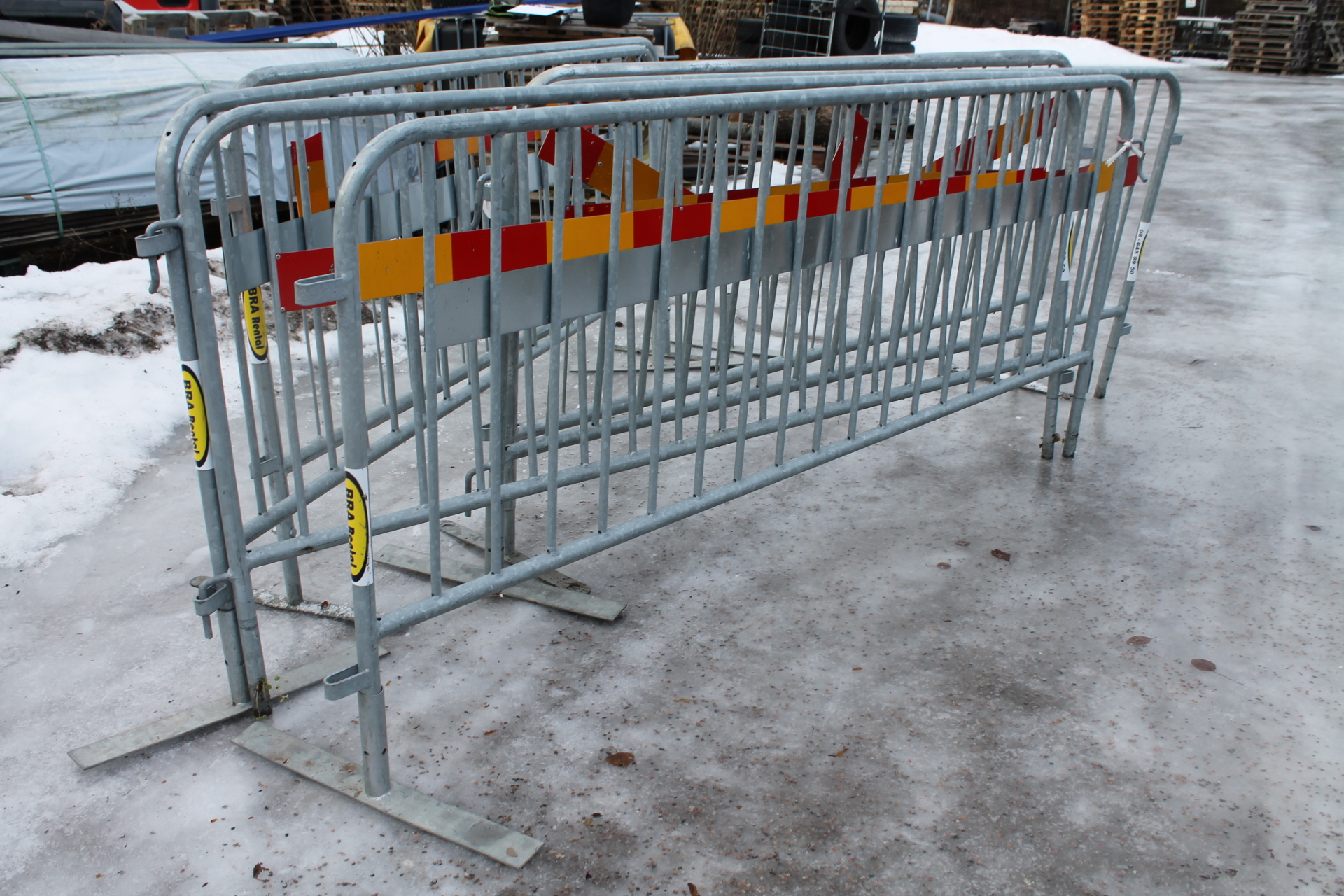6 riot fences - PS Auction - We value the future - Largest in net auctions