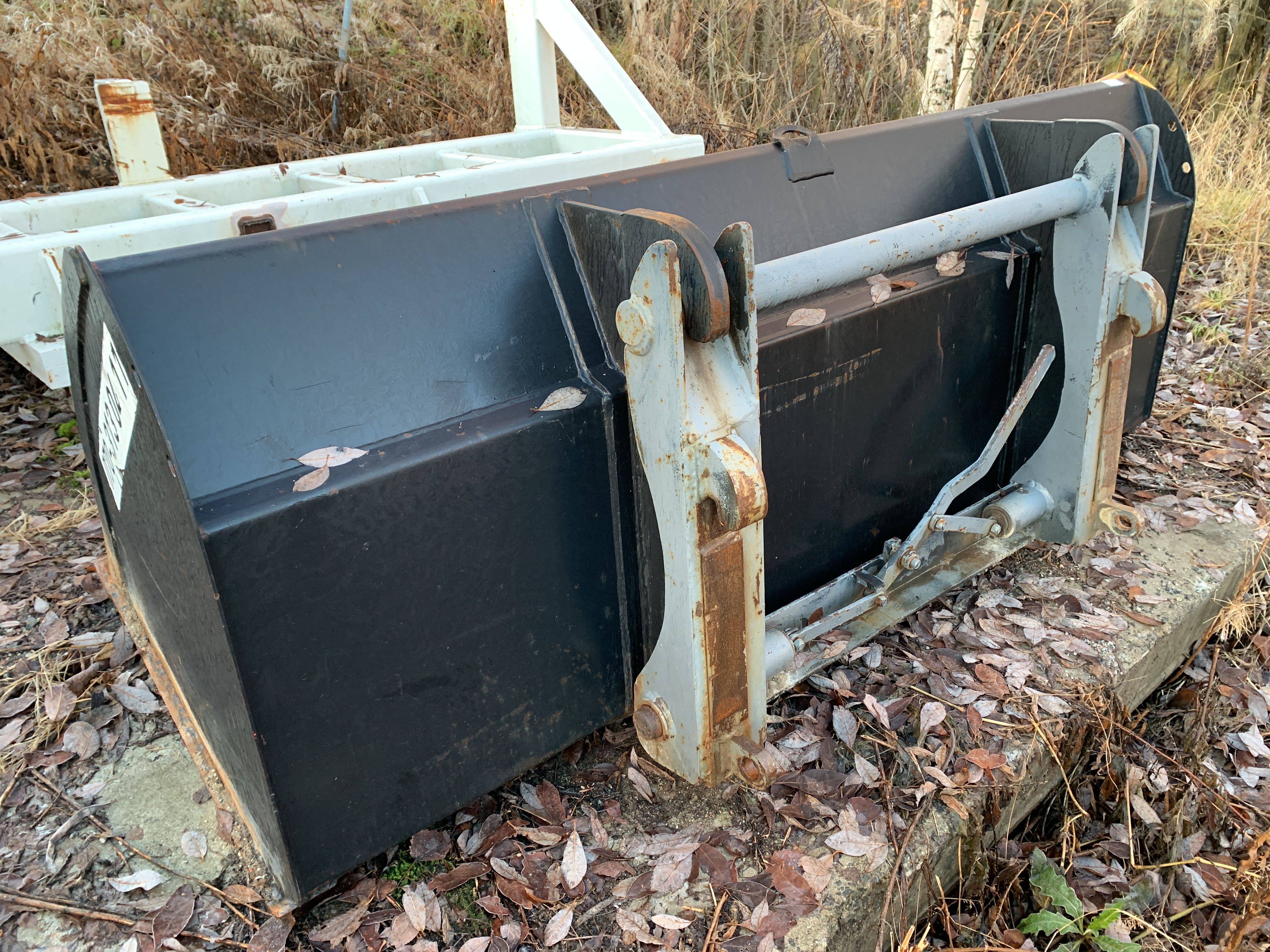 Material bucket 222cm Large BM with quick adapter Small BM - PS Auction ...