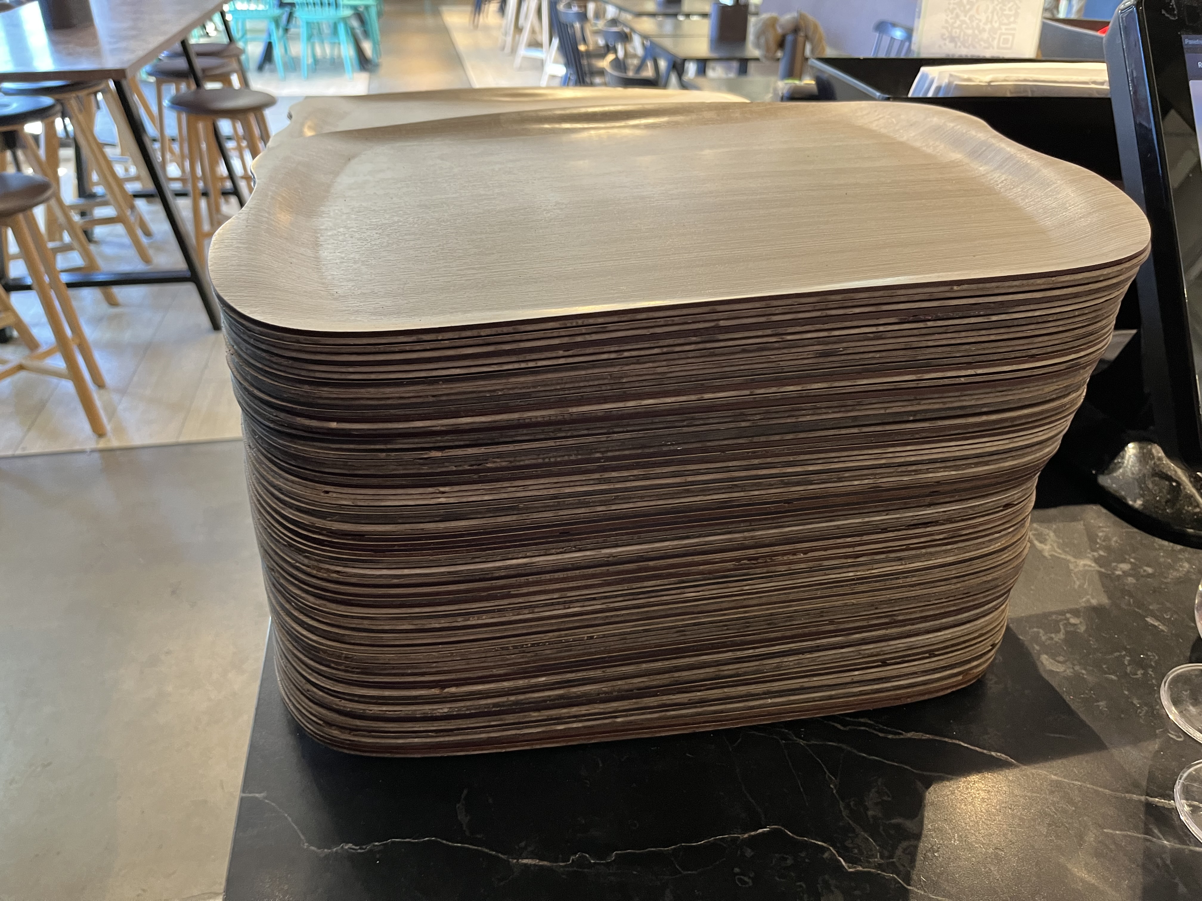 Collection of lunch trays - Roltex Earth Tray Wave - PS Auction