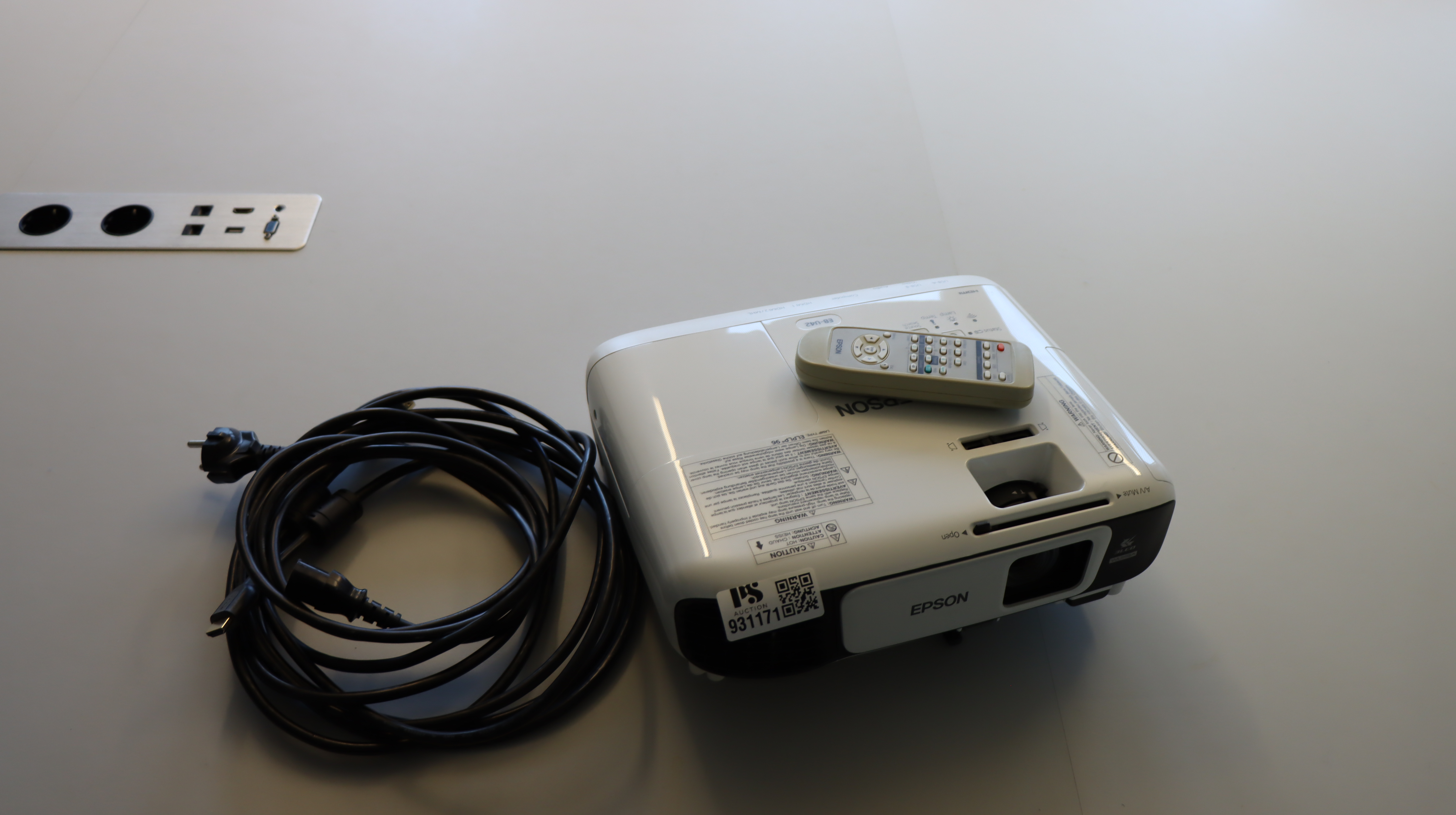 Projector Epson EB-U42 - PS Auction - We value the future