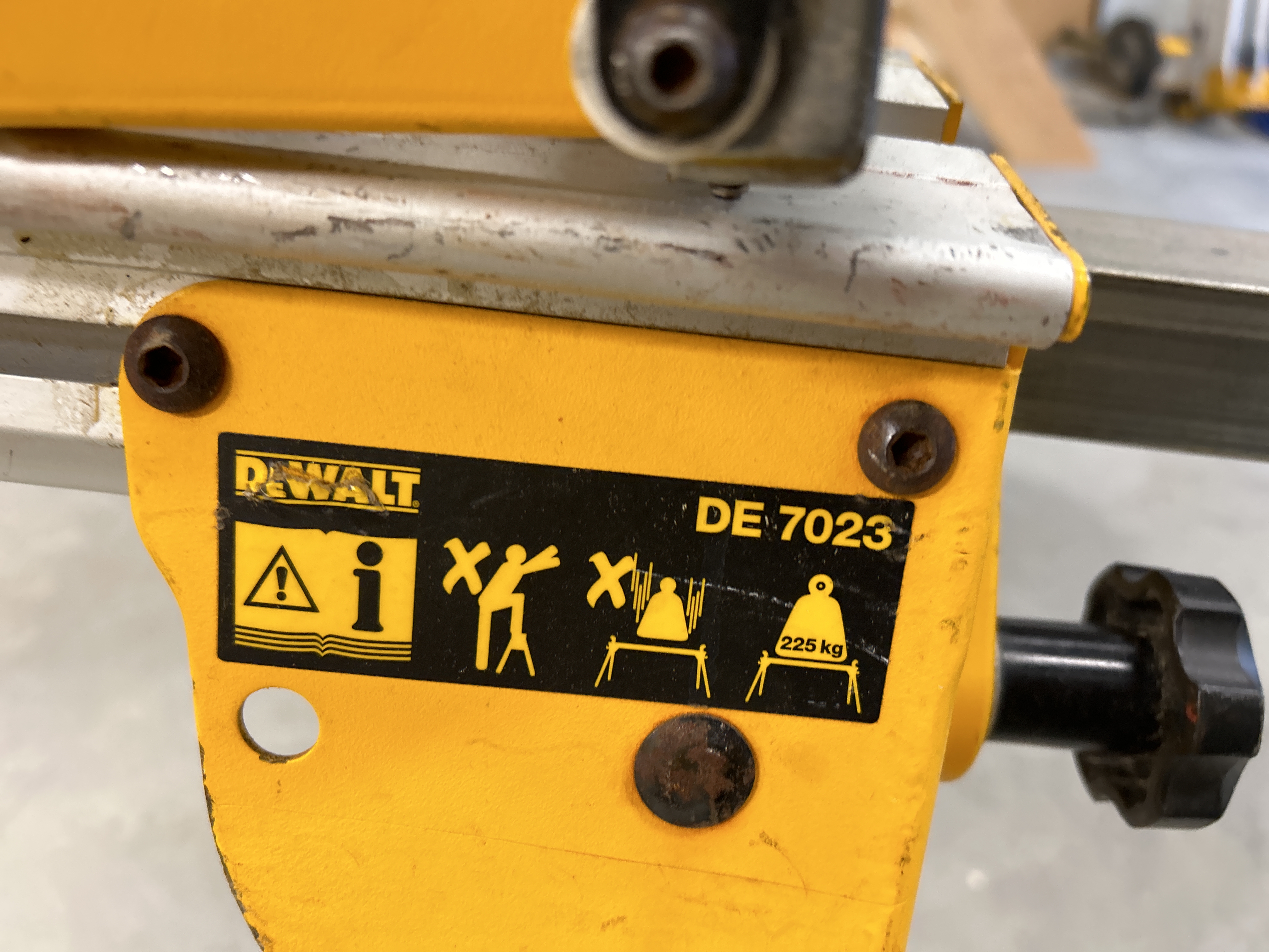 Dewalt cut and miter saw with stand - PS Auction - We value the future ...