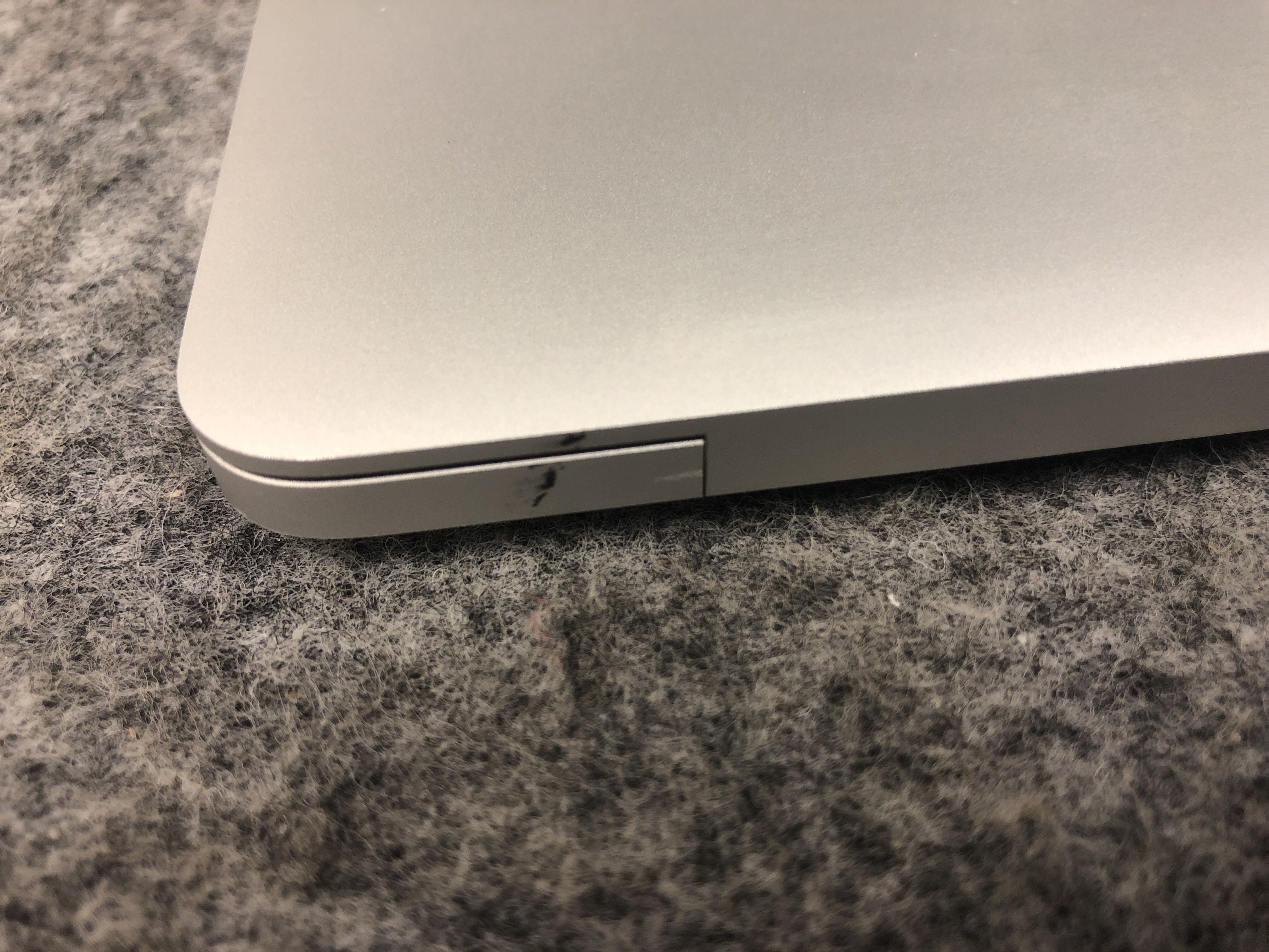 Apple MacBook Pro (2017) with Touch Bar - Silver Core i7 16GB