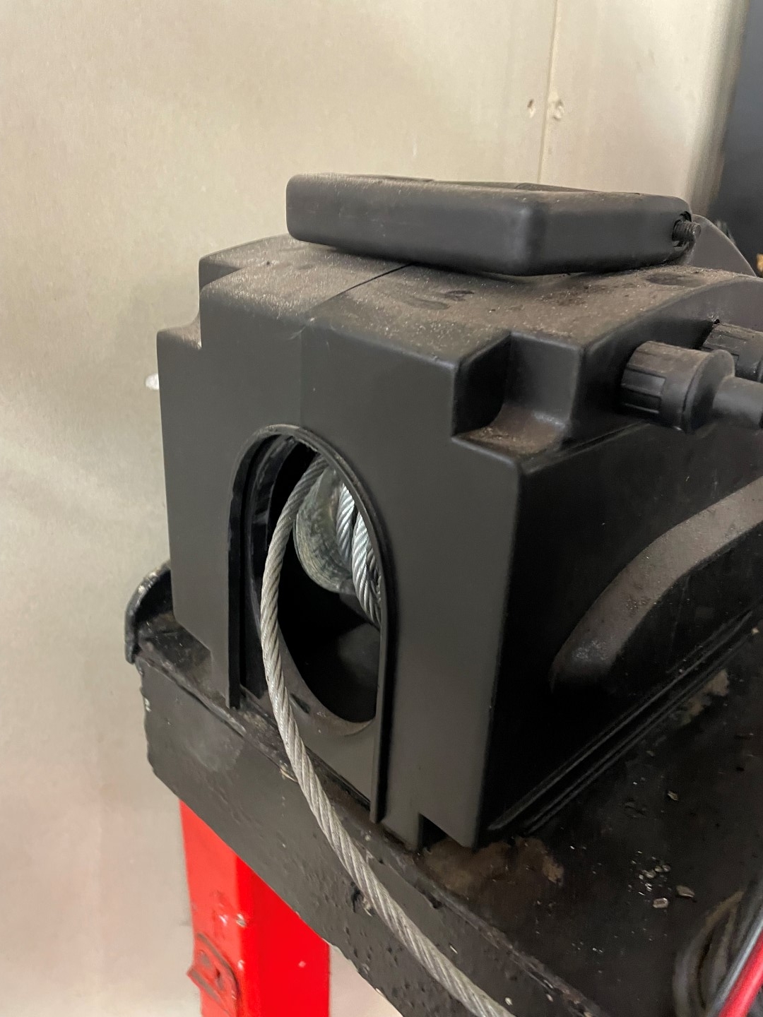 Workbench with content assortment drawers, vise, winch etc. PS