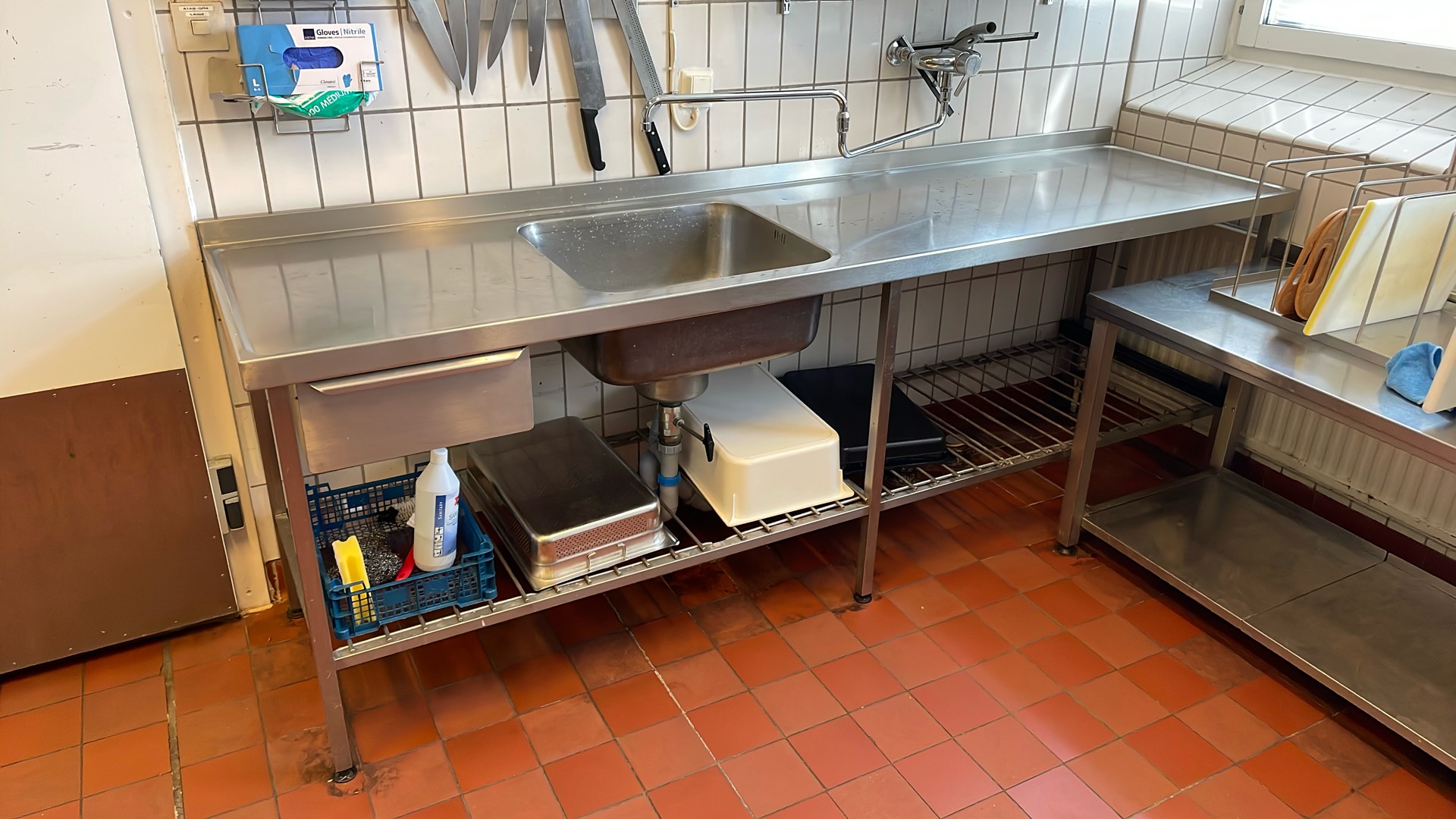 Fristående diskbänk, rostfri, 250 cm - Auktioner online - Nätauktioner ...