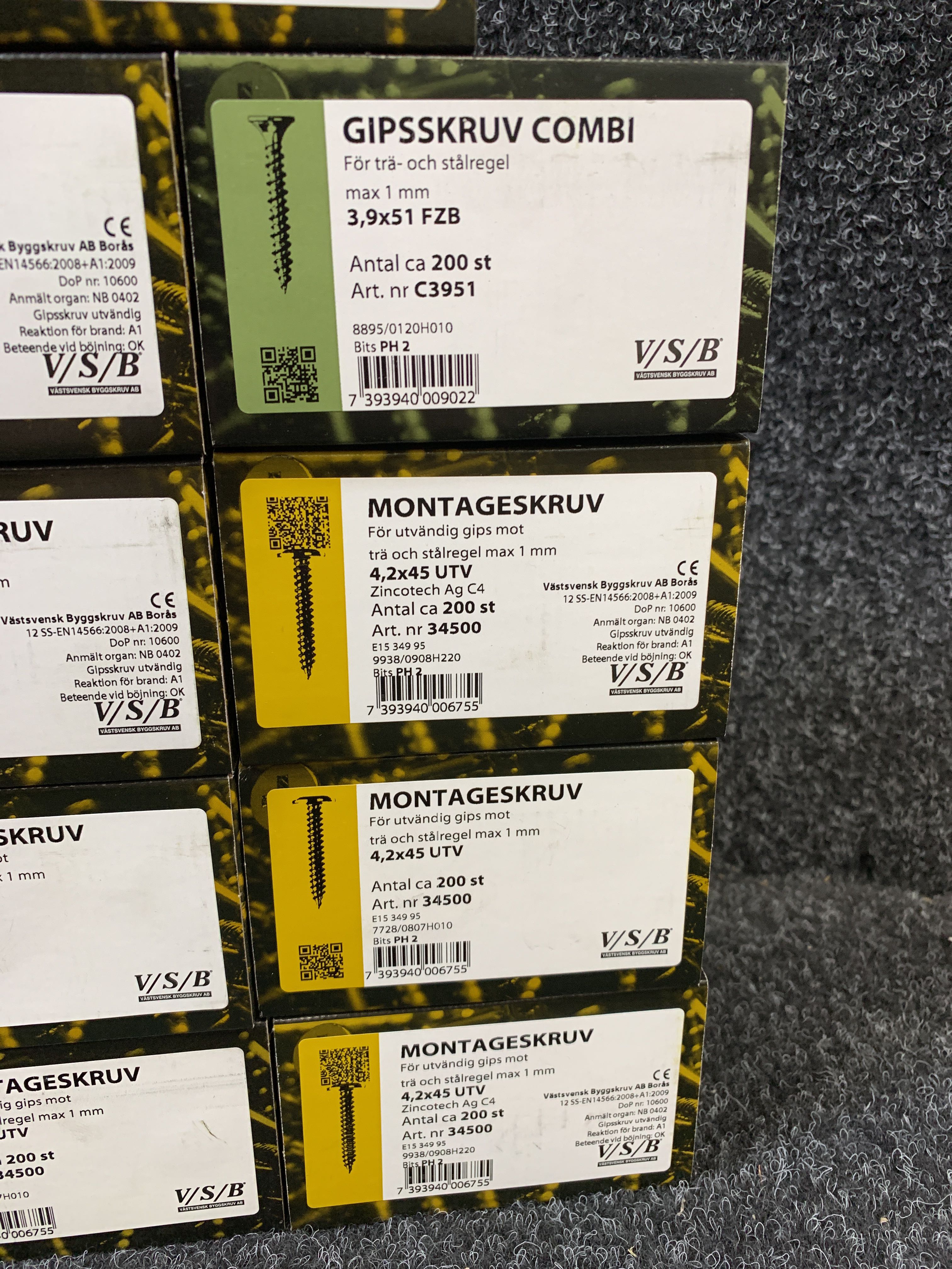 Assortment of mounting screws, plaster screws & plaster screws combi