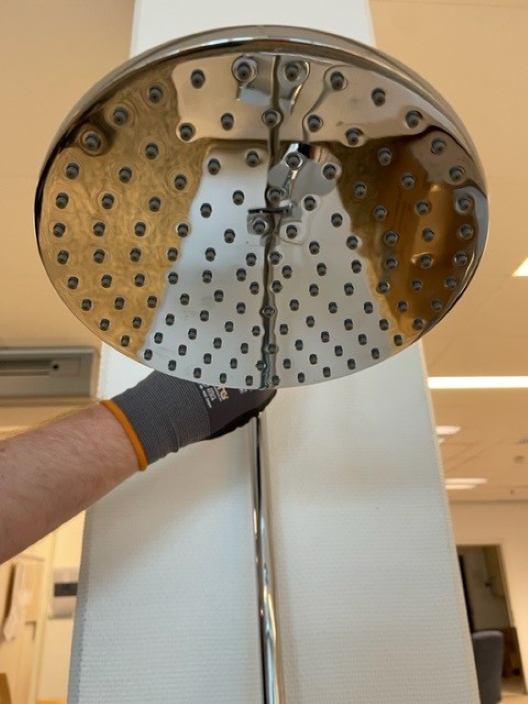 Shower mixer with overhead shower, 4 pieces PS Auction We value the