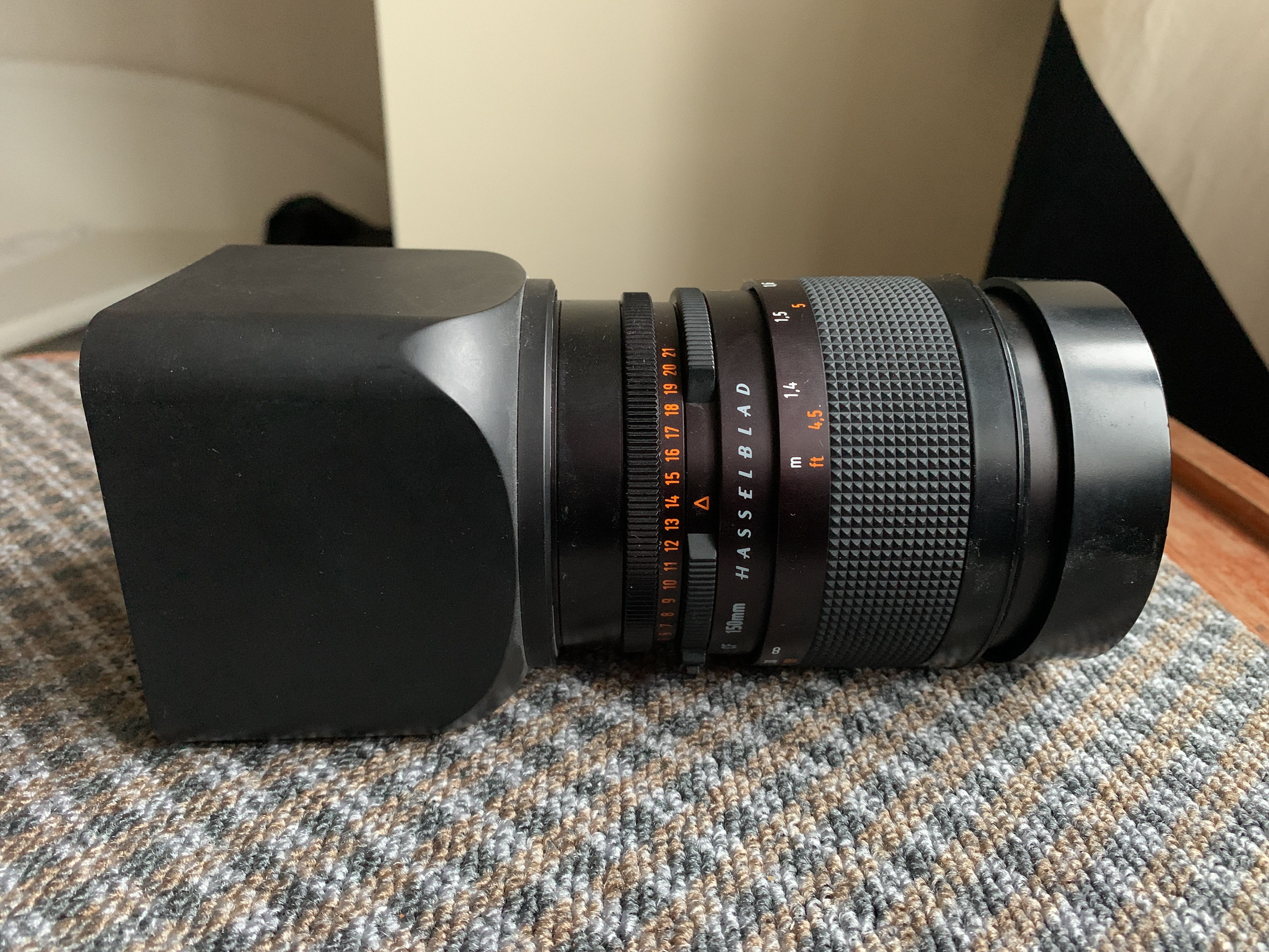 Carl Zeiss Sonnar 4/150 T*レンズ／フィルタ、キャップ付 Hasselblad Zeiss Sonnar CF 150mm f4 T* Telephoto Lens. Pro