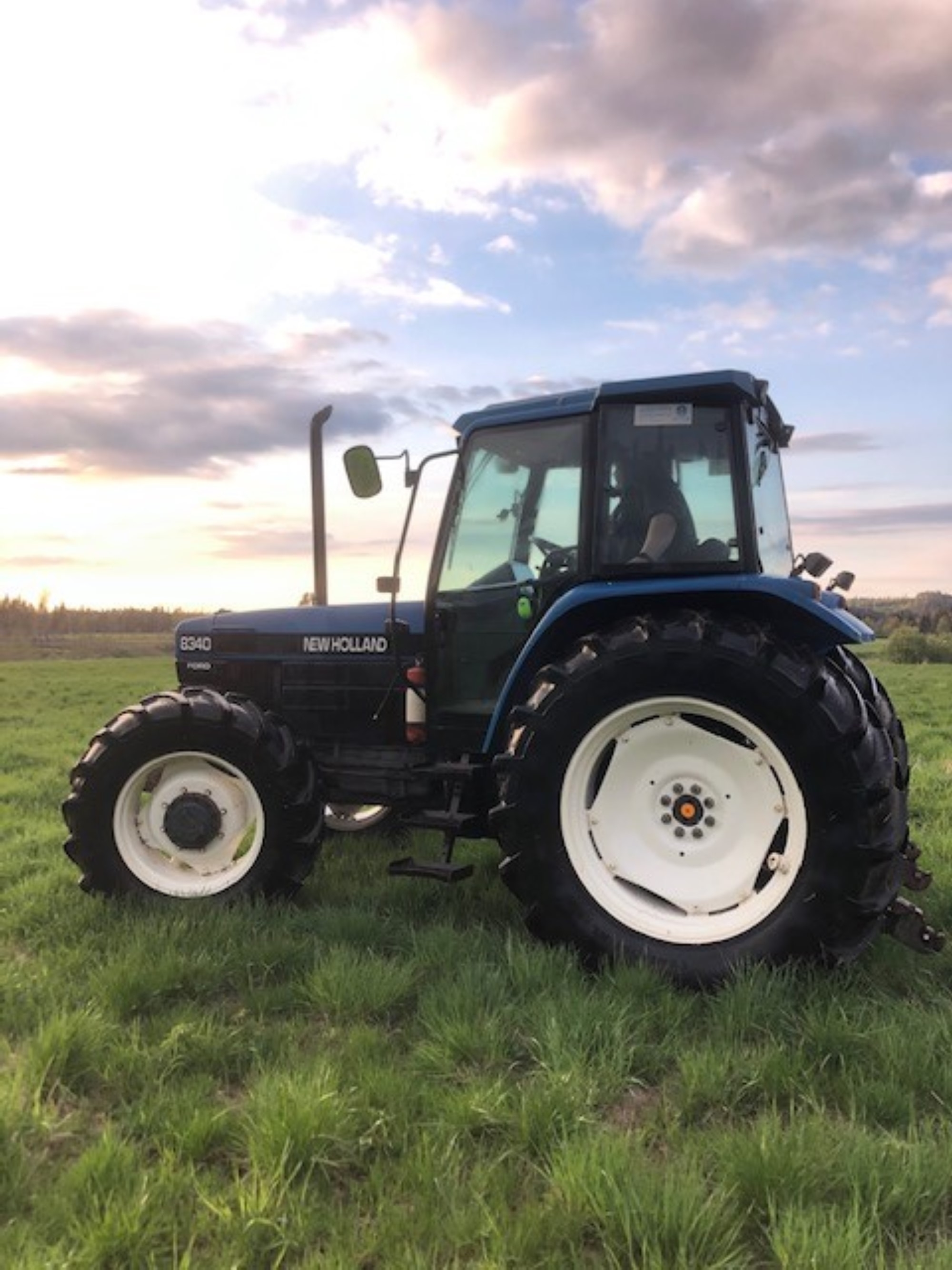 hon New Holland 8340 Electro Command - Beukeveld Exports BV