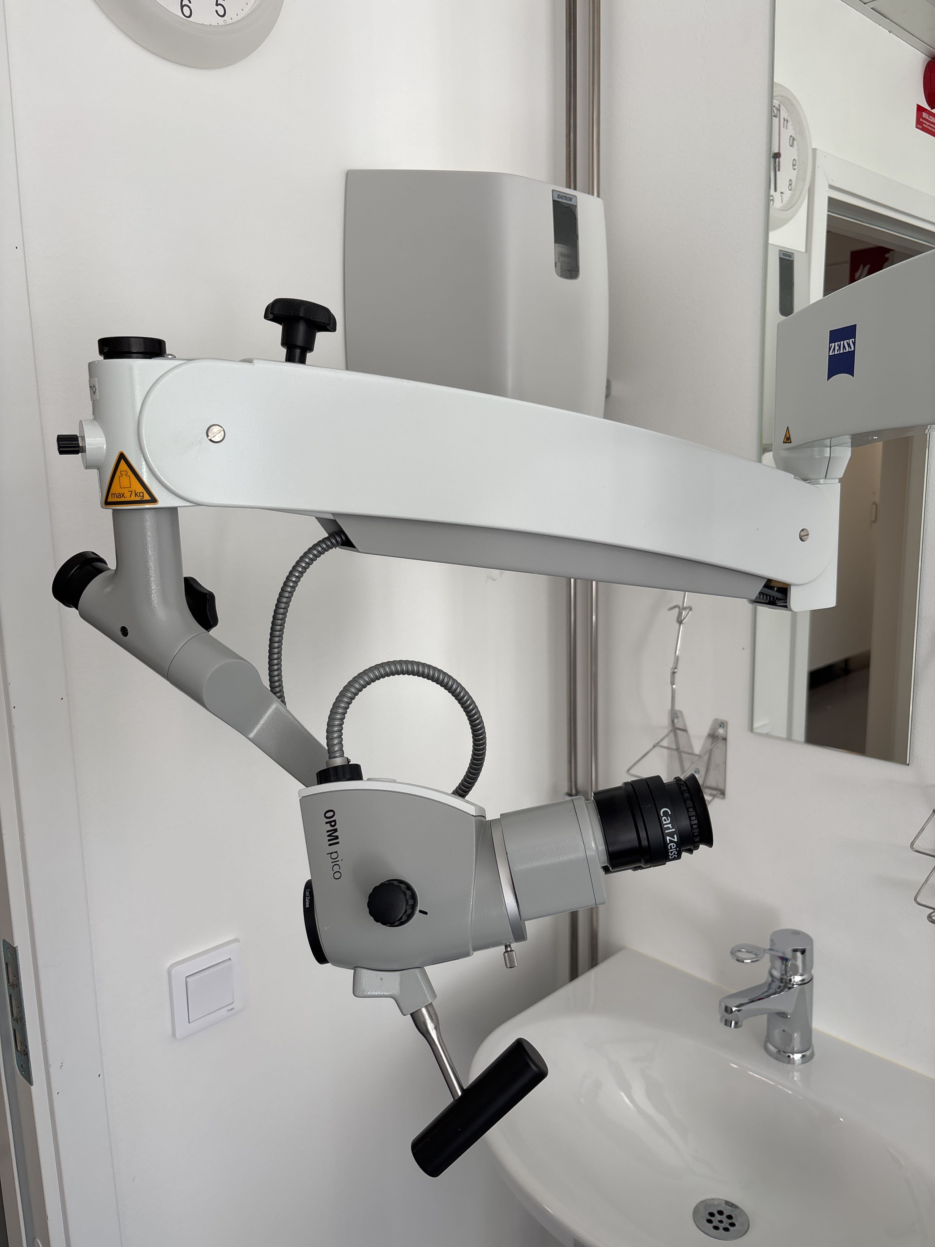 Mobile microscope - Carl Zeiss S100 OPMI Pico - PS Auction - We