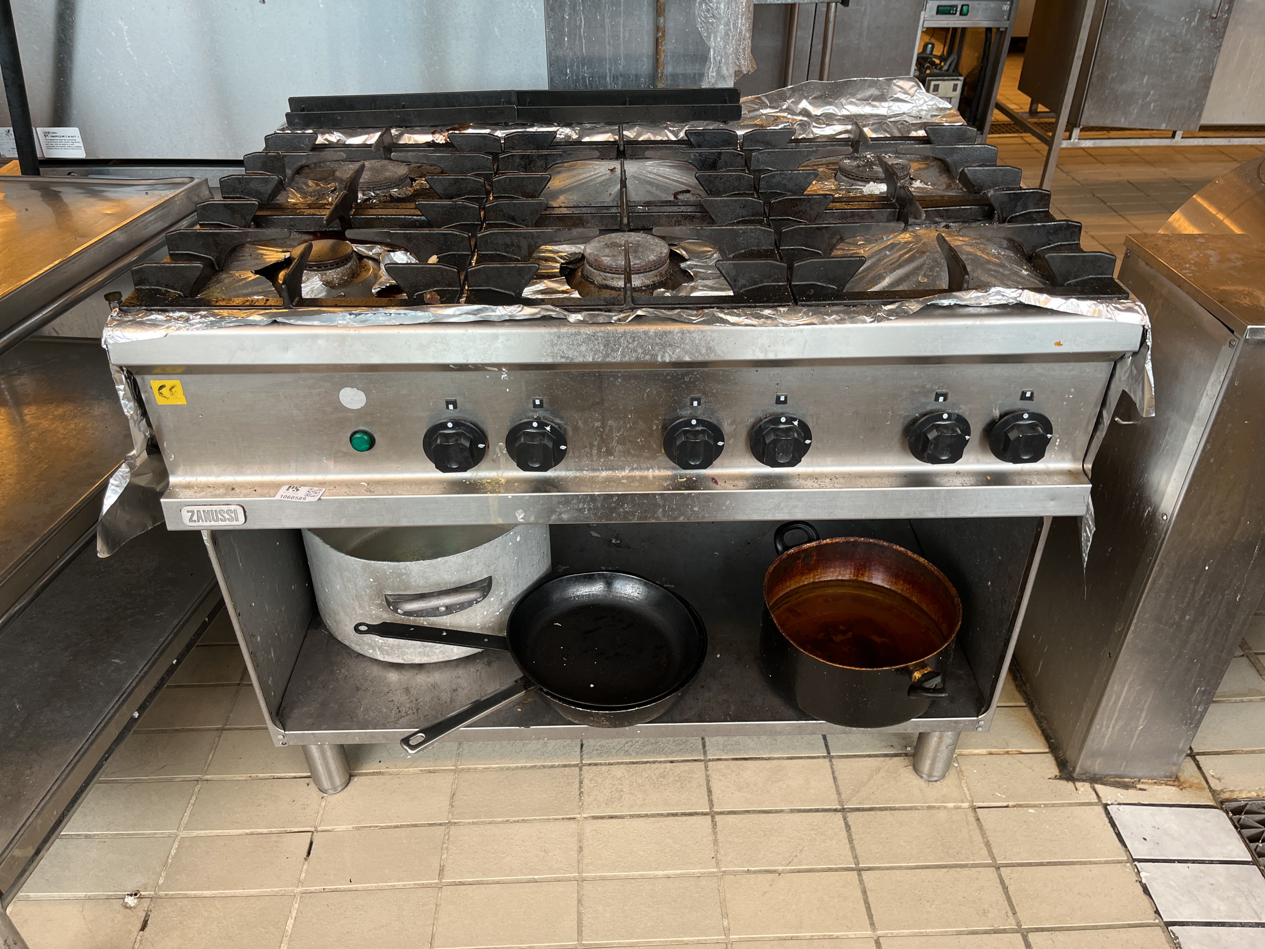 Zanussi gas stove 6 burners PS Auction We value the future