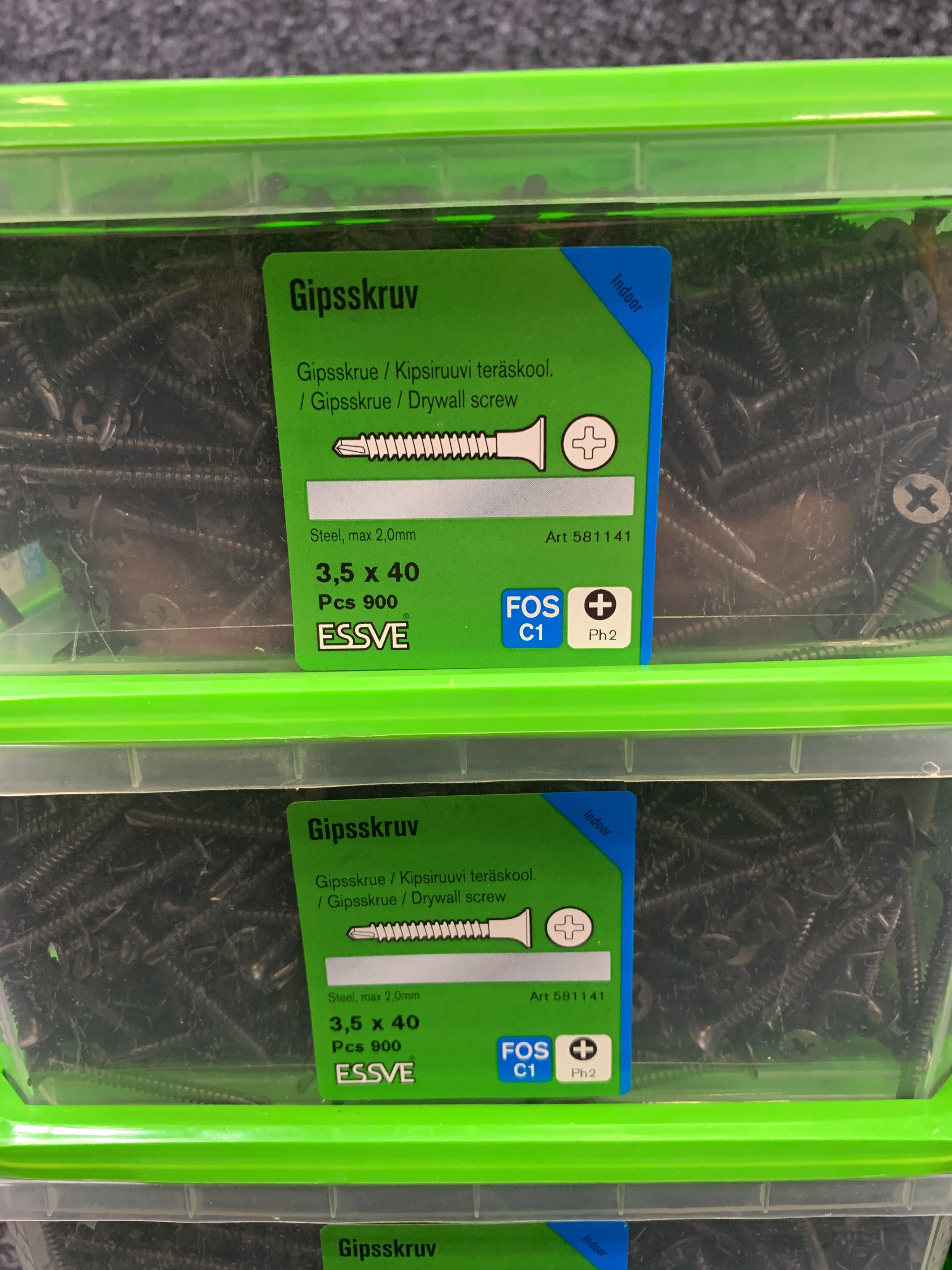 Assortment of plaster screws & mounting screws Essve PS Auction We