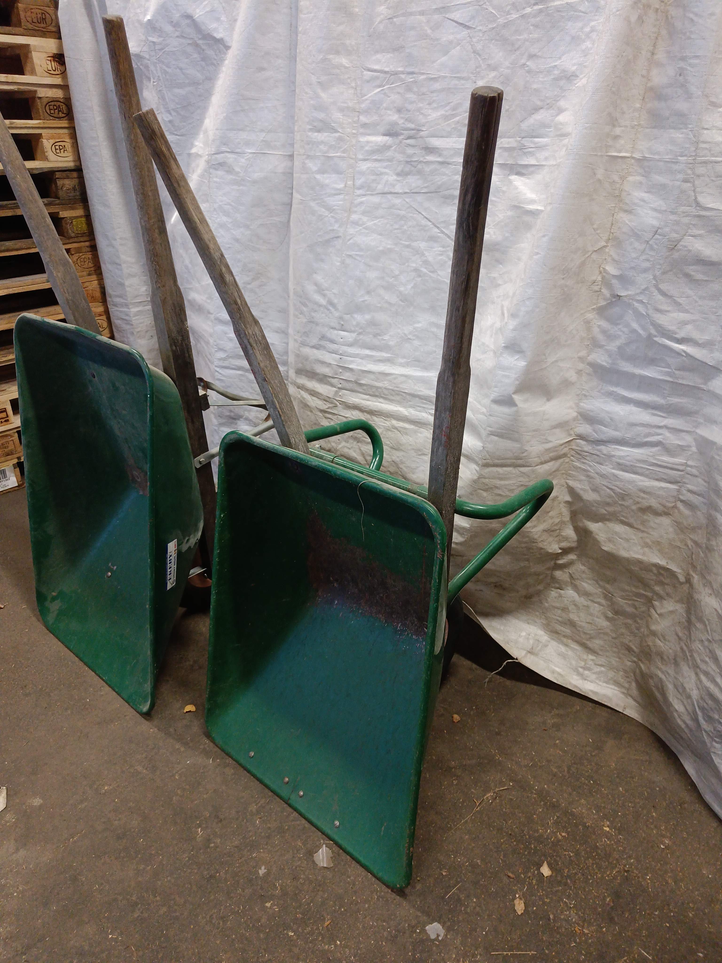 Two wheelbarrows PS Auction We value the future Largest in net