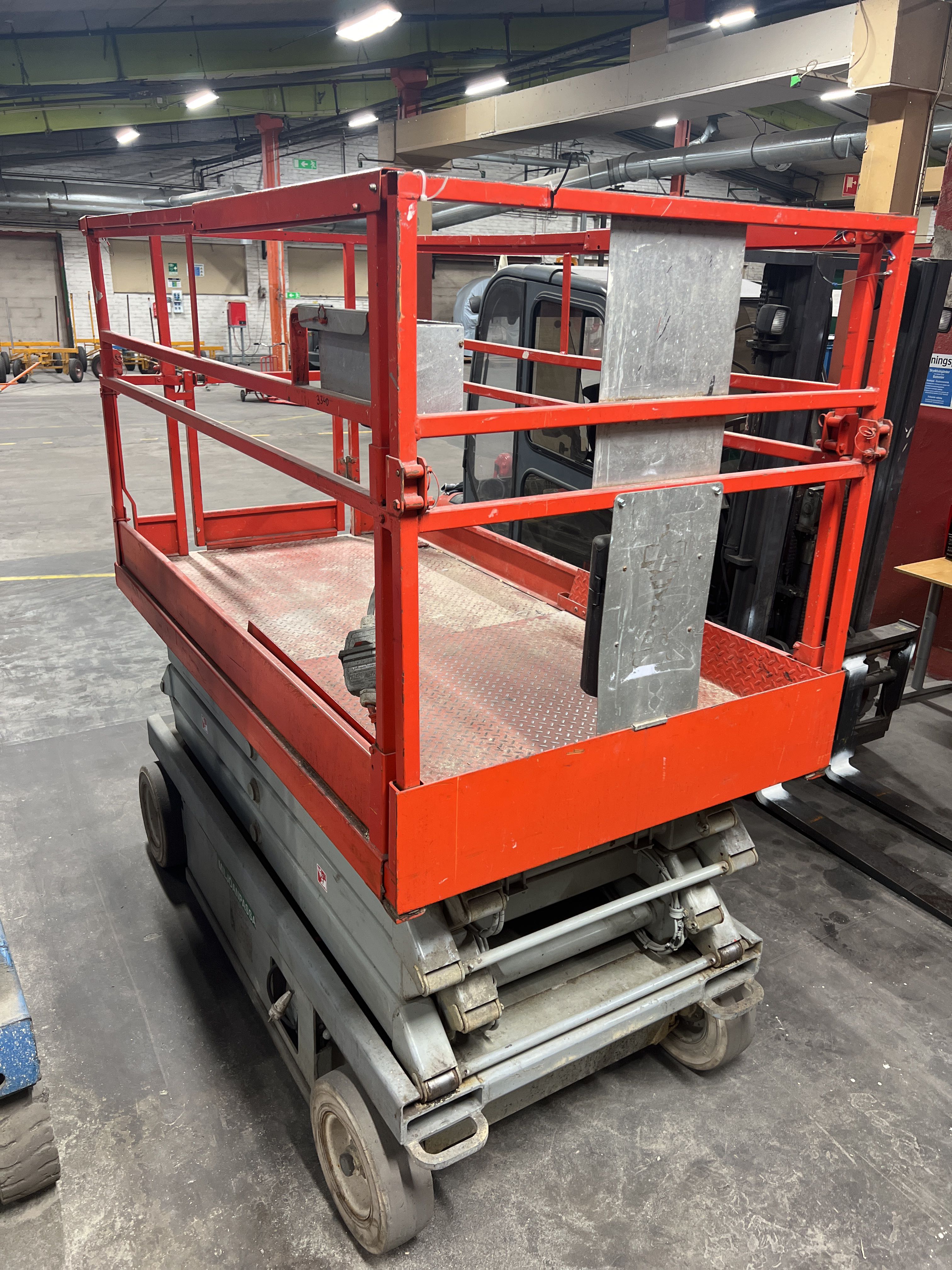 Scissor lift Skyjack, work platform for 3 people - PS