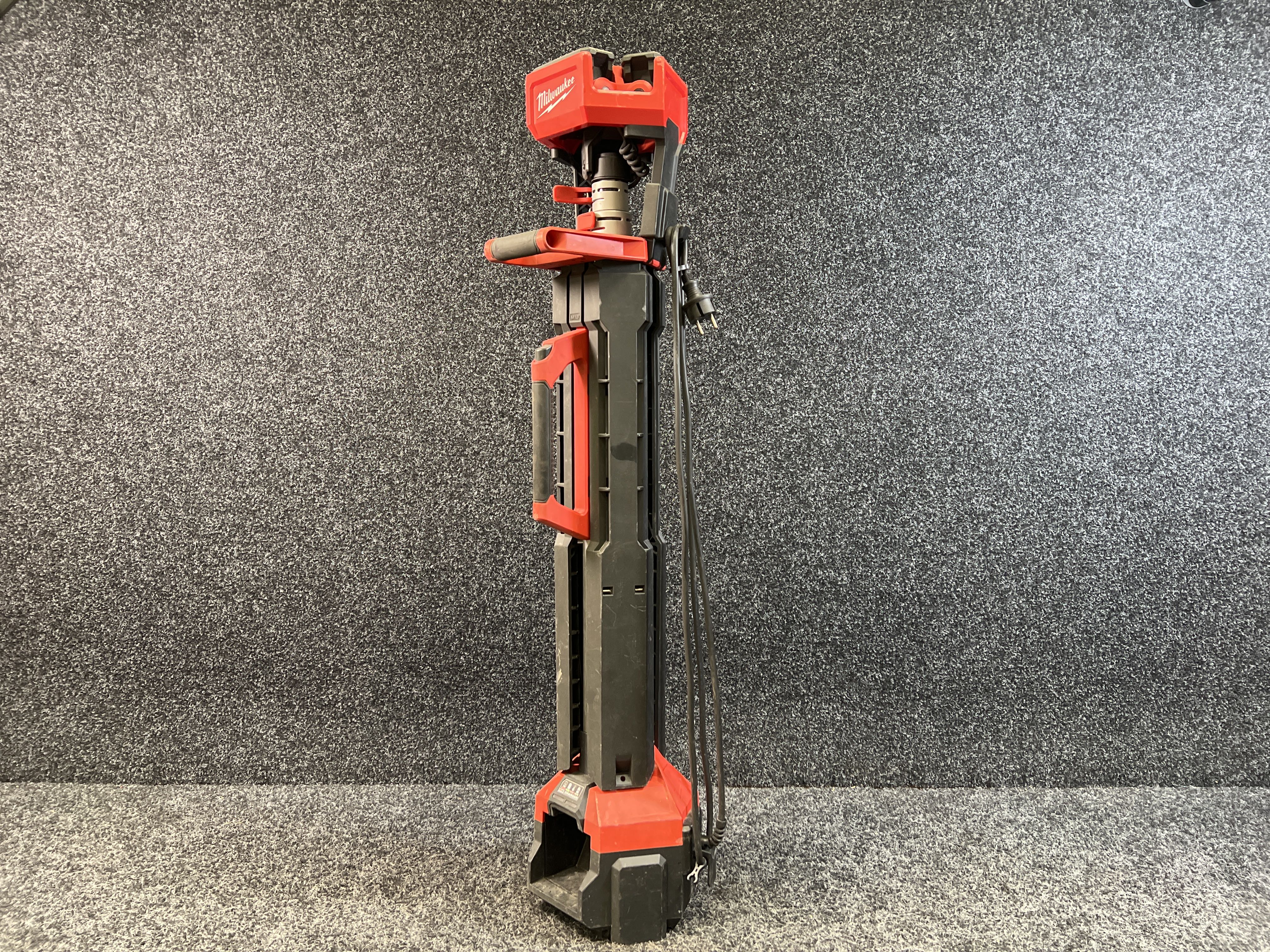 Arbetsbelysning på stativ Milwaukee M18 HSAL - Auktioner online ...