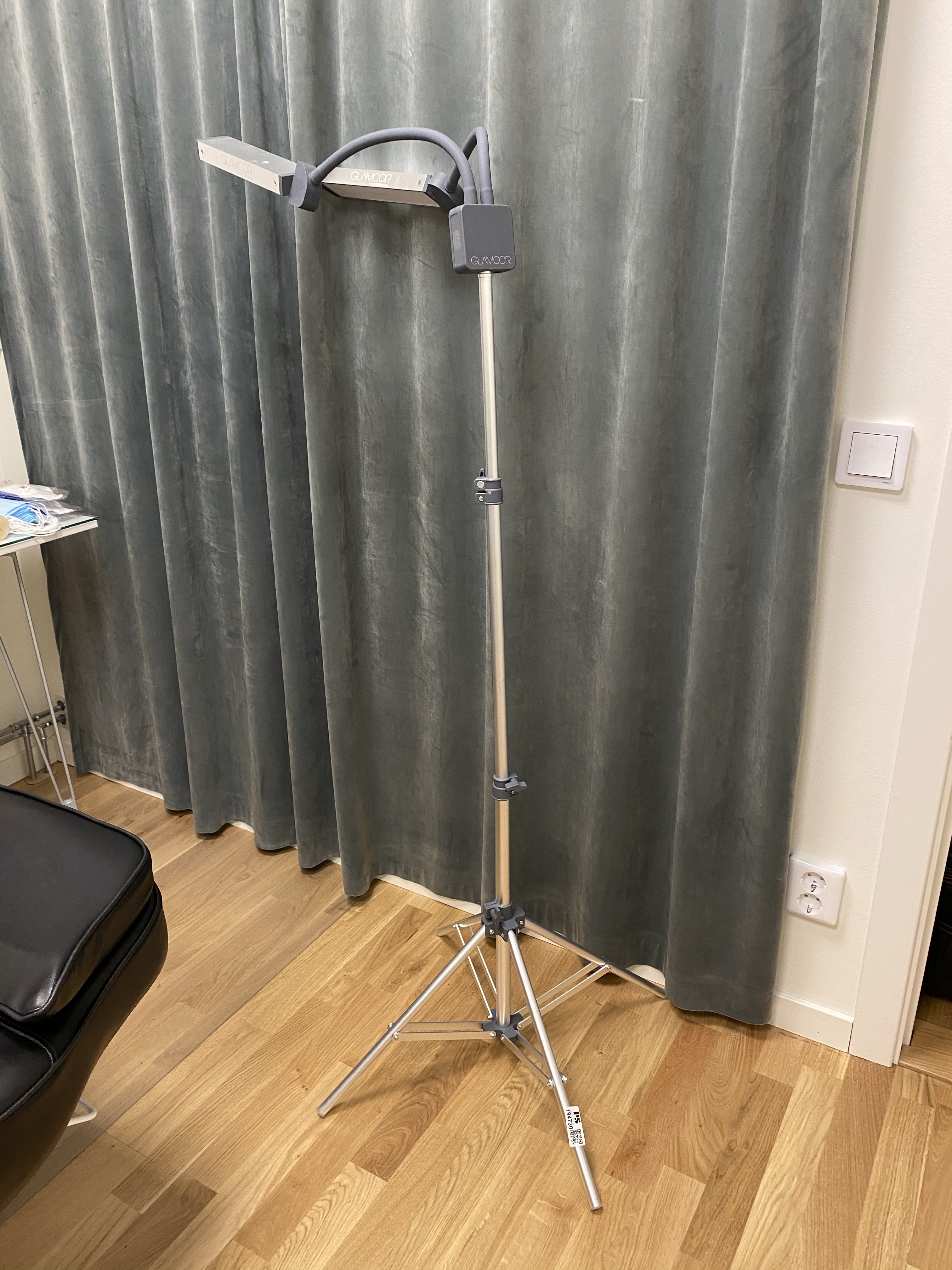 Portable LED lamp - GLAMCOR, Classic Elite 2 - PS Auction - We