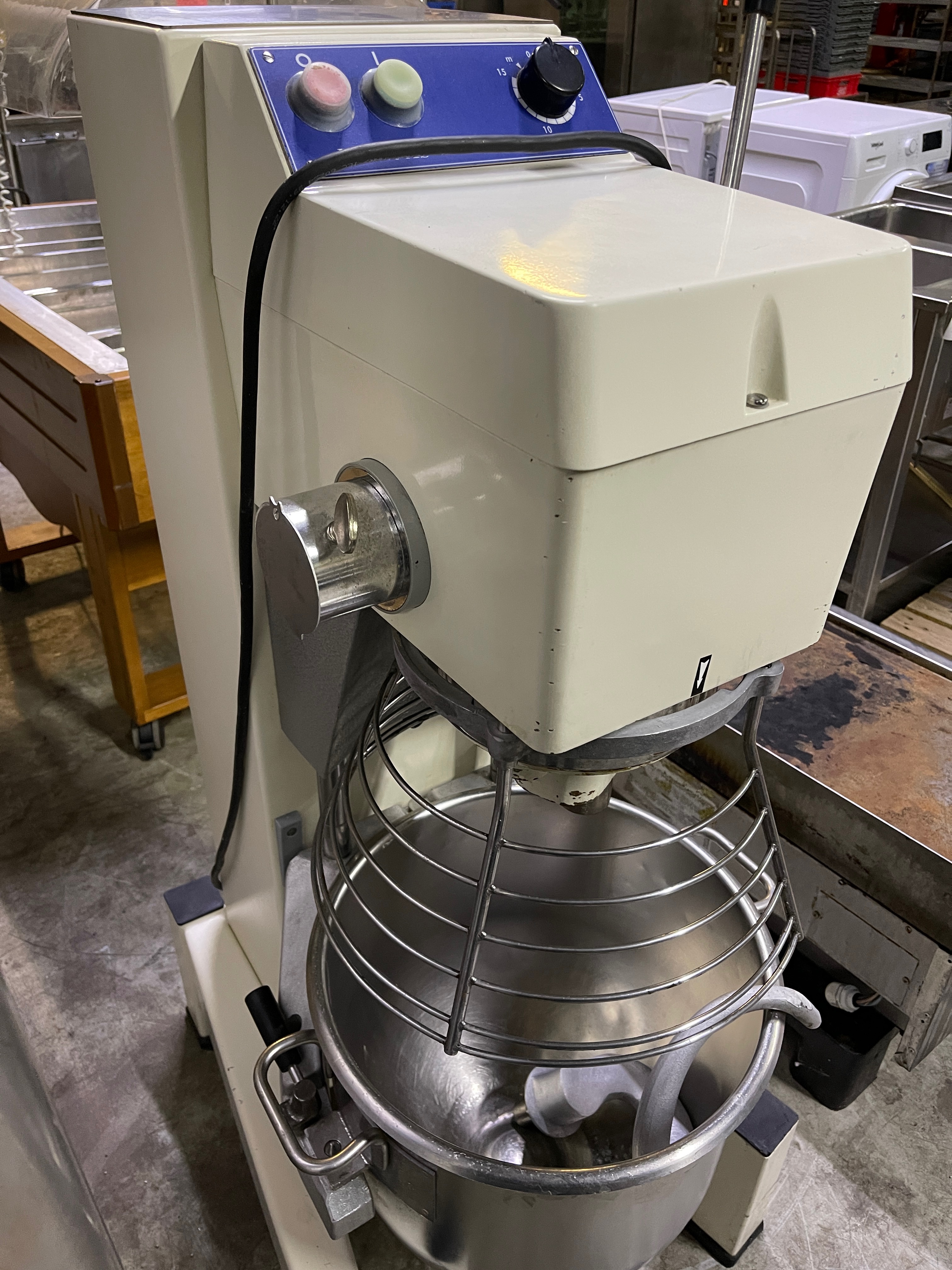 Normal Mixing Machine Mixing machine 40 liters with hook and whisk. Tested, works fine - PS ...