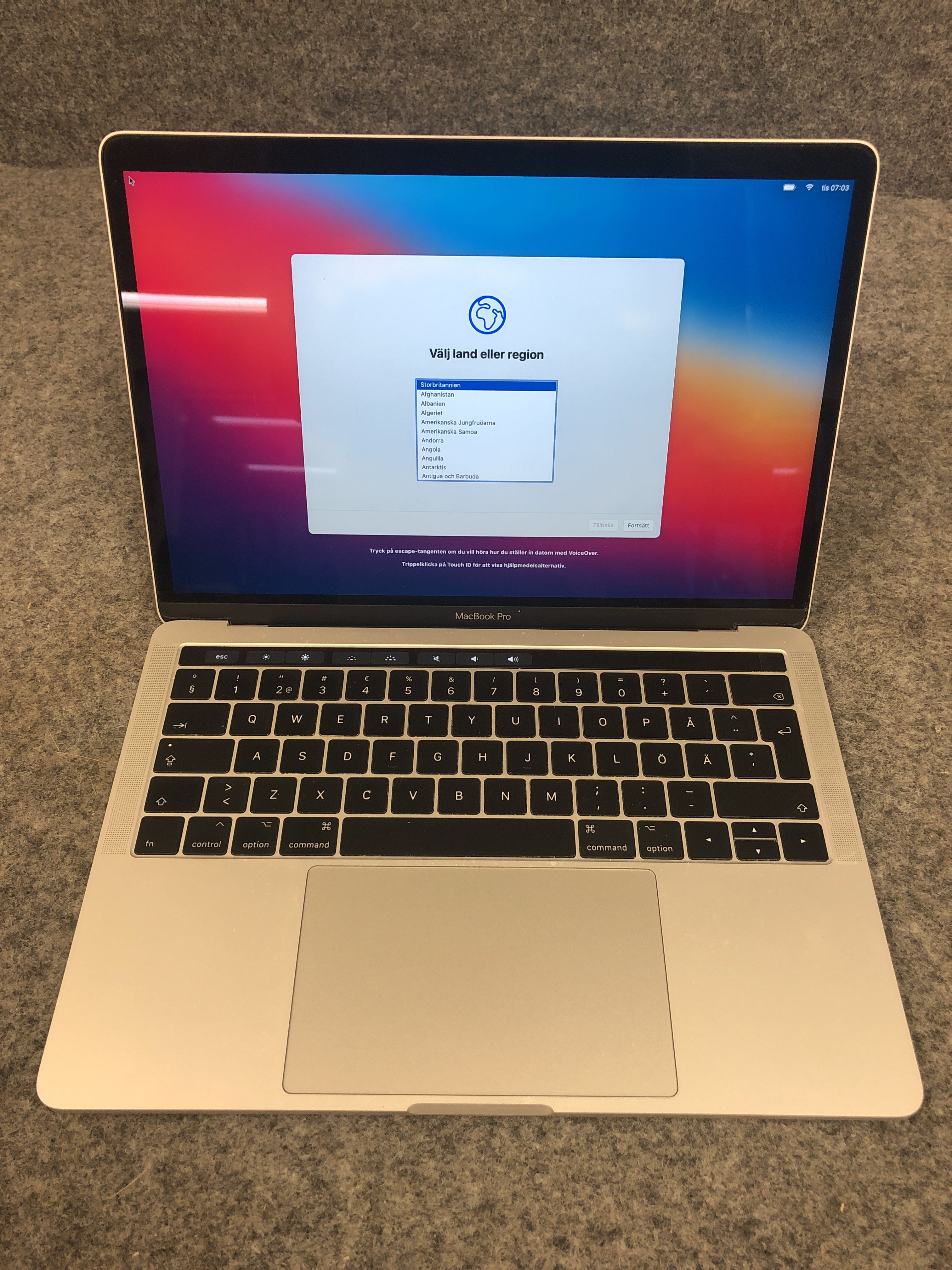 Apple MacBook Pro (2017) with Touch Bar - Silver Core i7 16GB