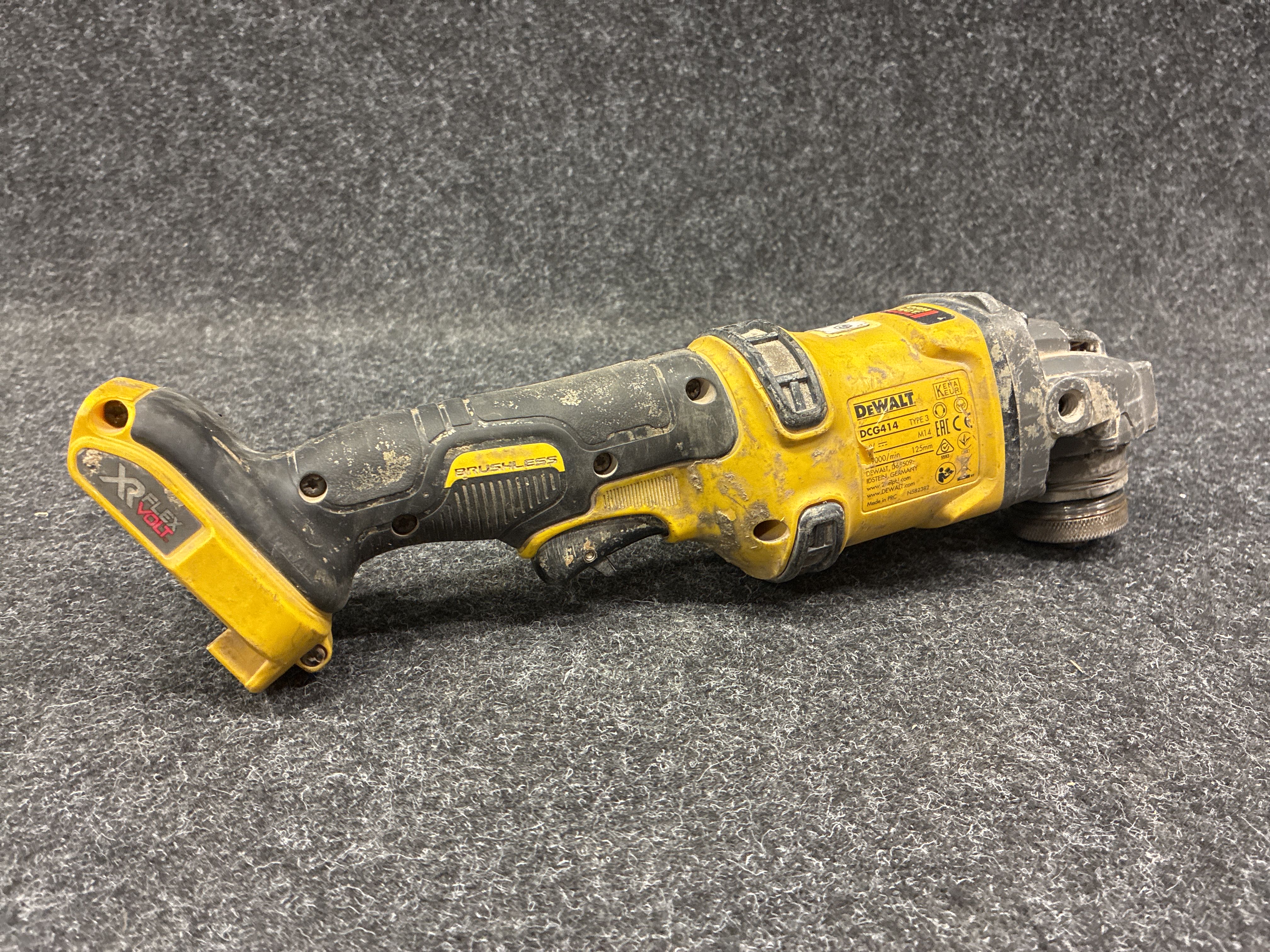 Angle grinder Dewalt DCG414 - PS Auction - We value the future 