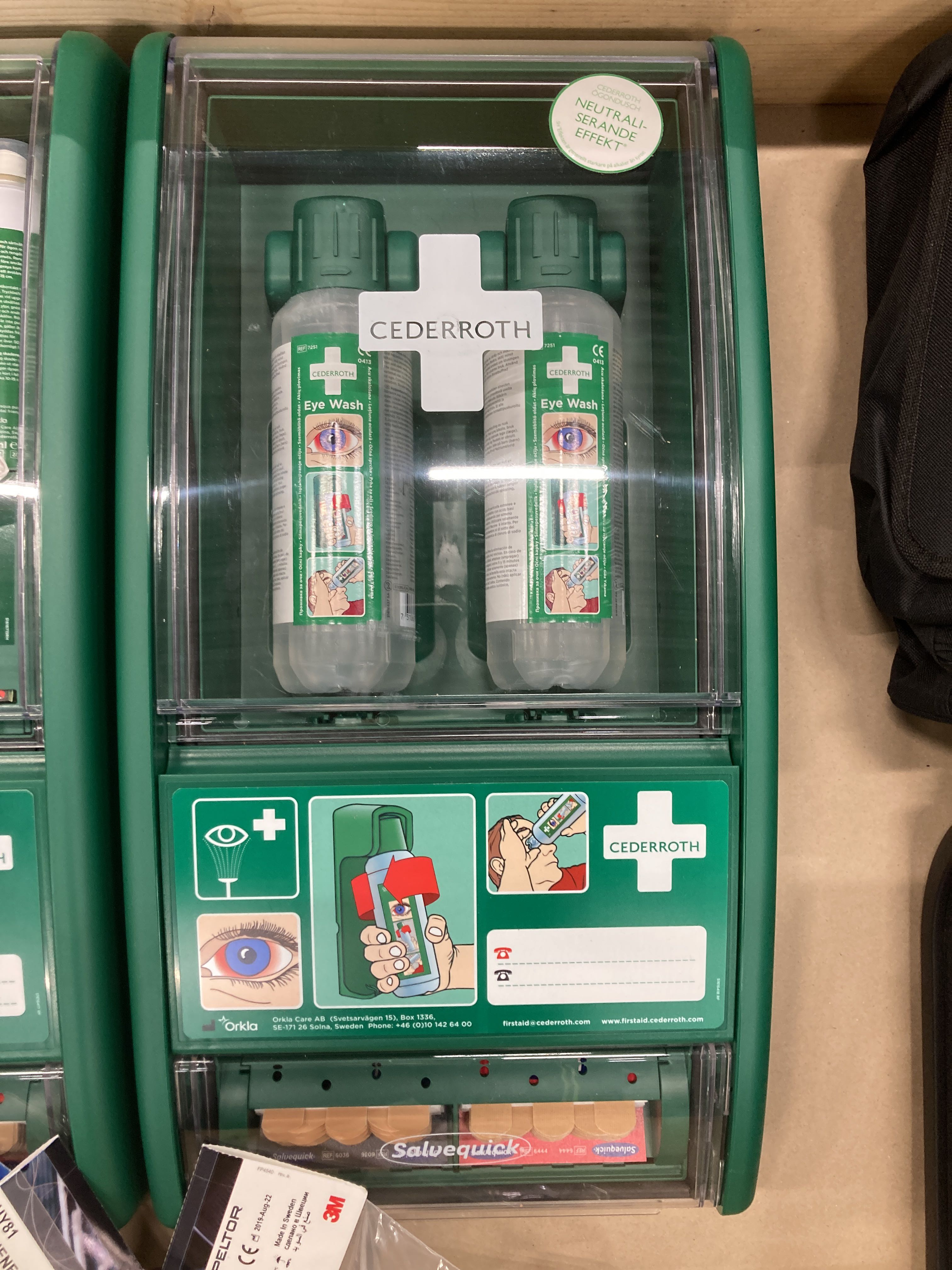 Sortiment med första hjälpen lådor och väskor Auktioner online